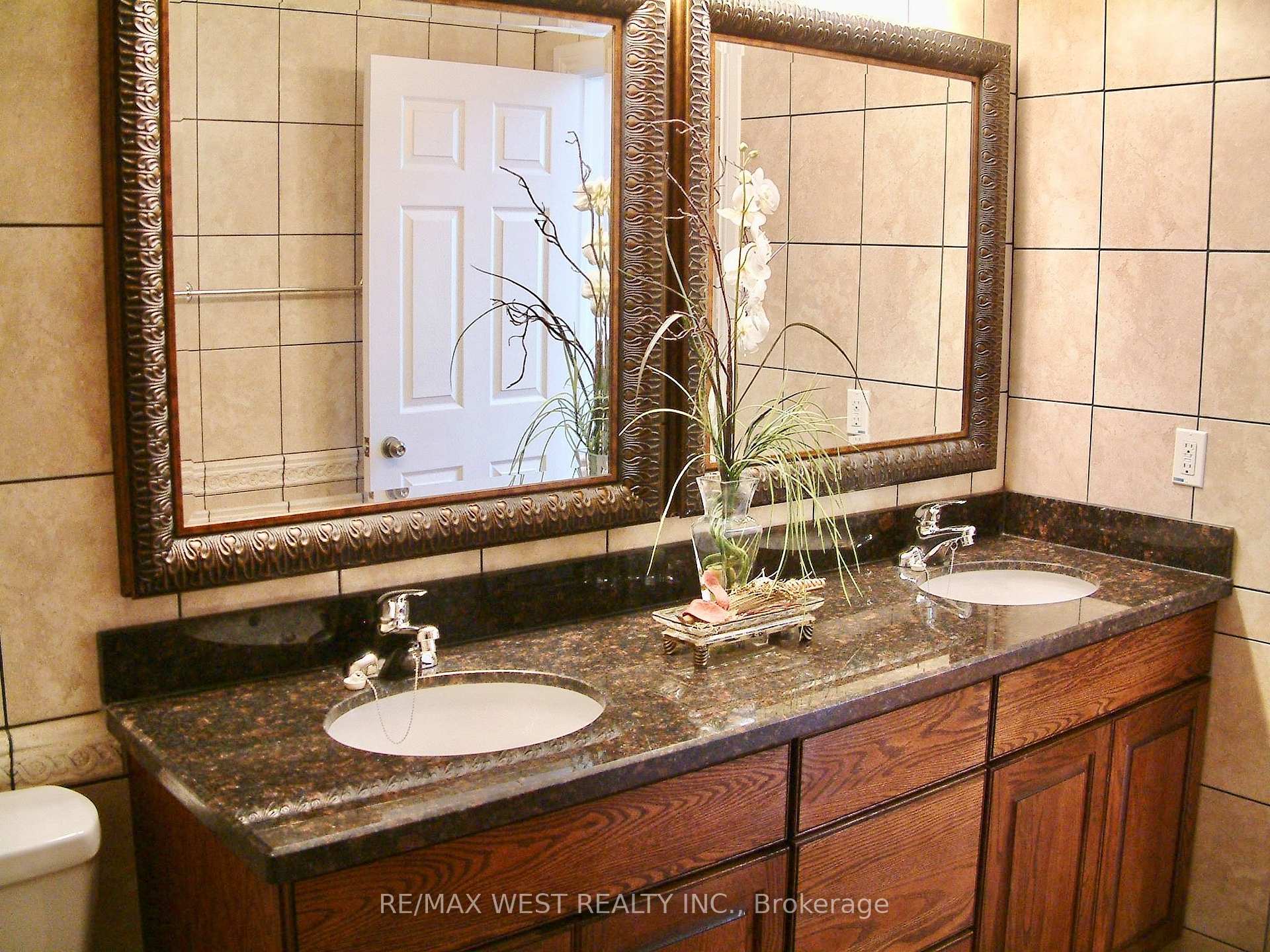 Photo 14 of 5 Wendover Road, Etobicoke, Kingsway South — HOMEH