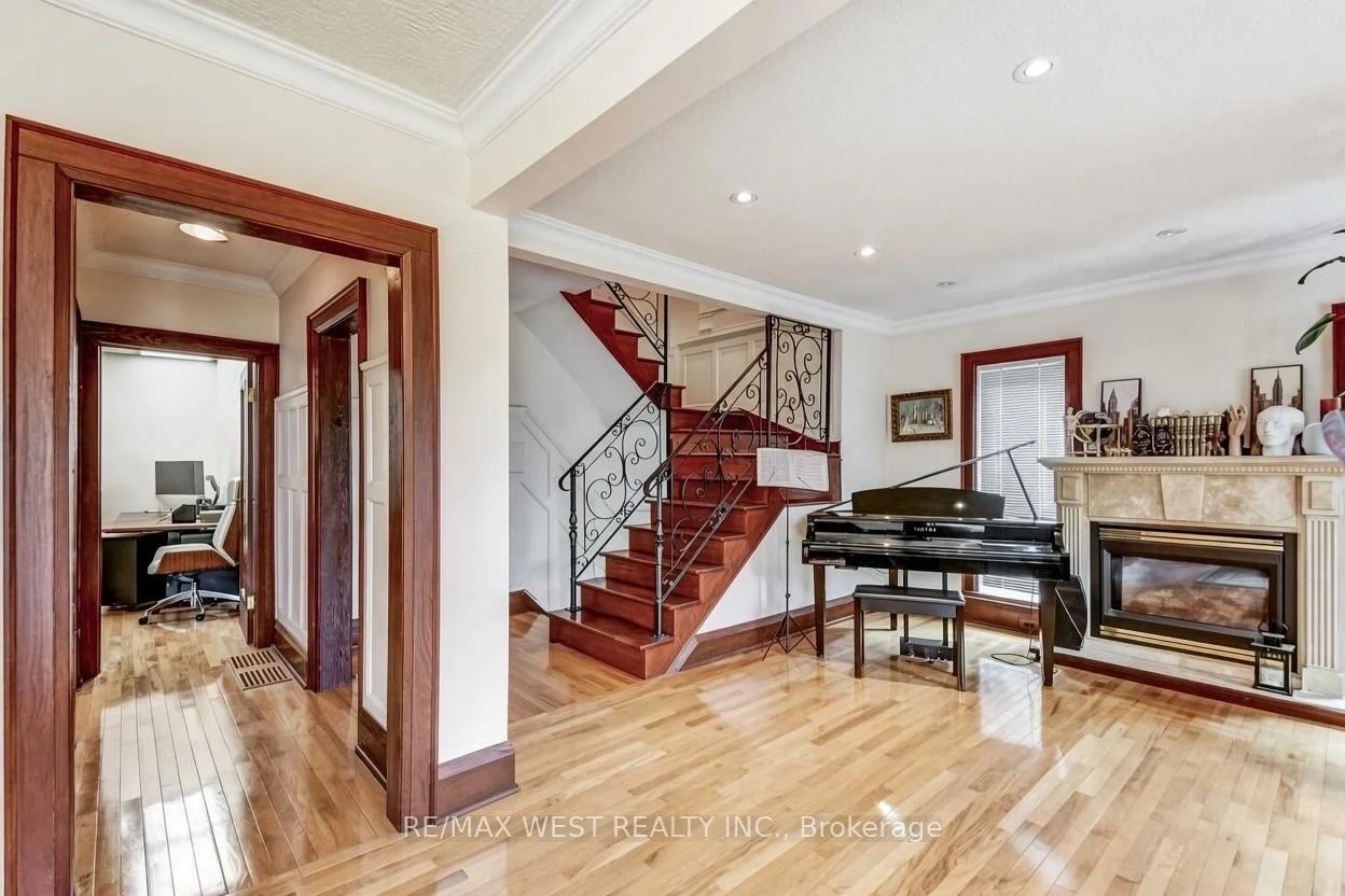Photo 5 of 5 Wendover Road, Etobicoke, Kingsway South — HOMEH