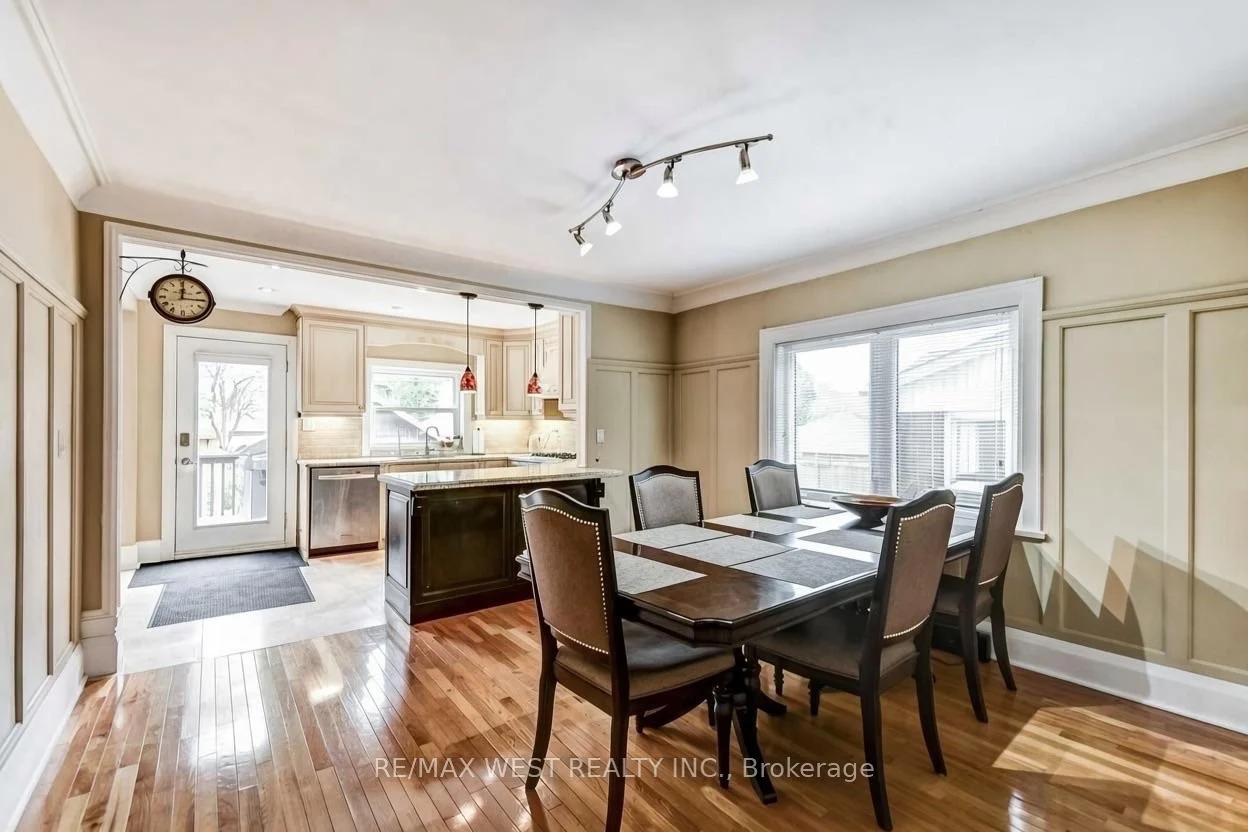 Photo 11 of 5 Wendover Road, Etobicoke, Kingsway South — HOMEH