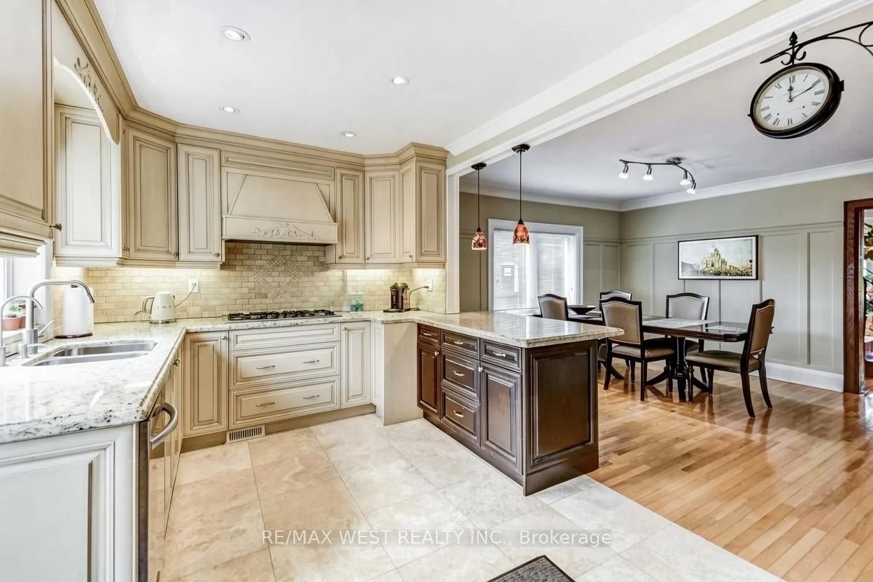 Photo 15 of 5 Wendover Road, Etobicoke, Kingsway South — HOMEH