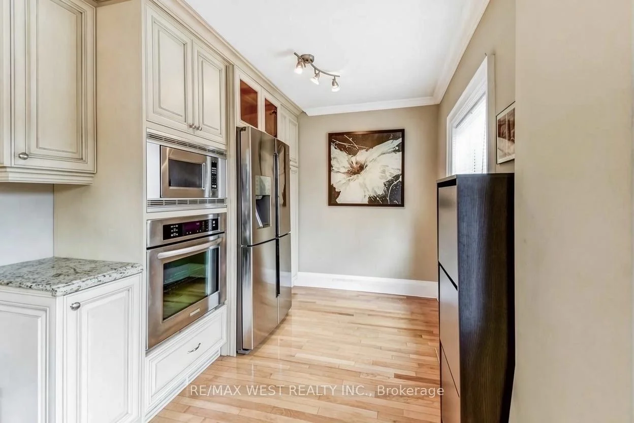 Photo 16 of 5 Wendover Road, Etobicoke, Kingsway South — HOMEH