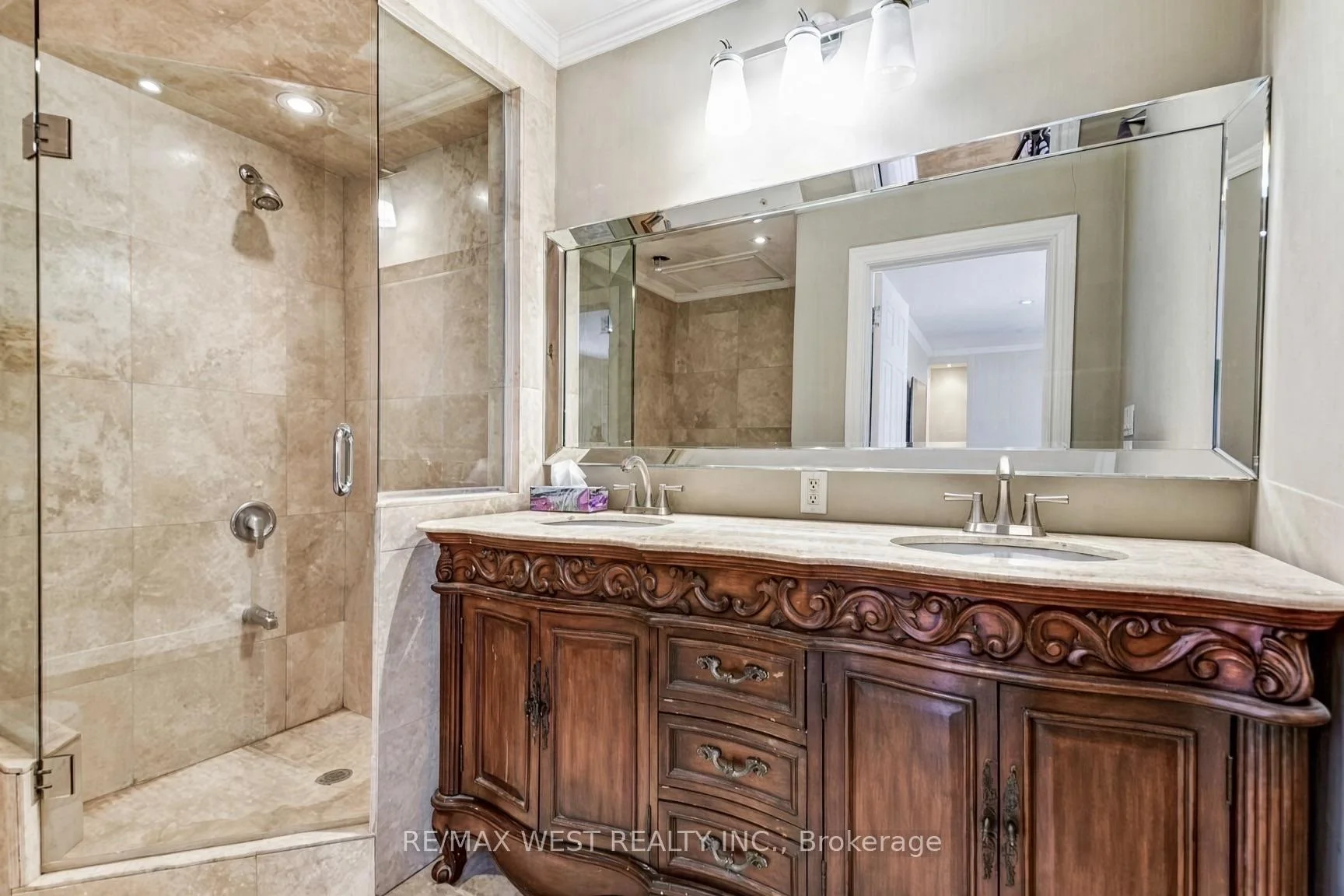 Photo 21 of 5 Wendover Road, Etobicoke, Kingsway South — HOMEH