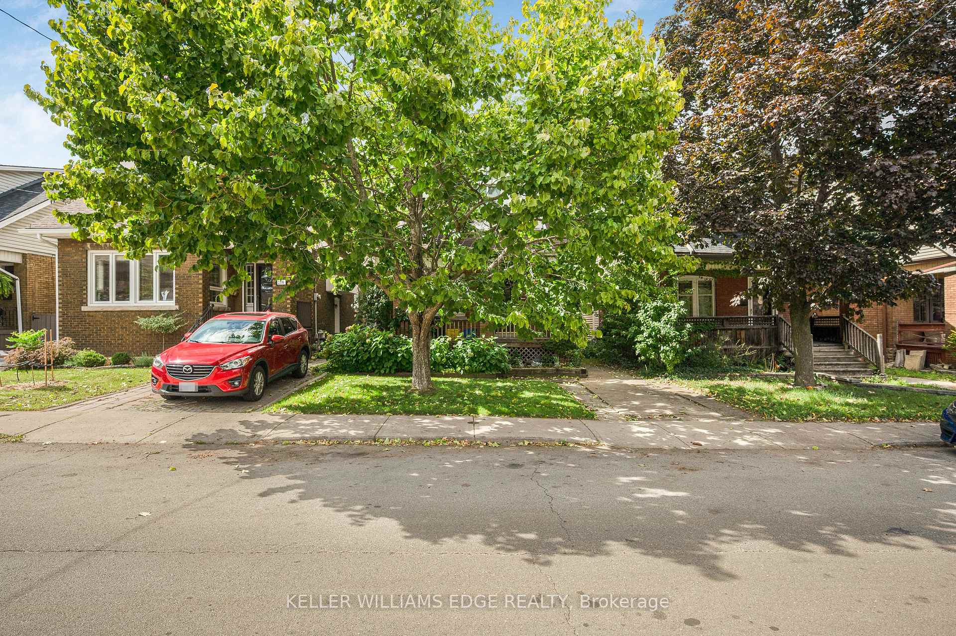 Photo 1 of 204 Rosslyn Avenue S, Hamilton, Delta — HOMEH