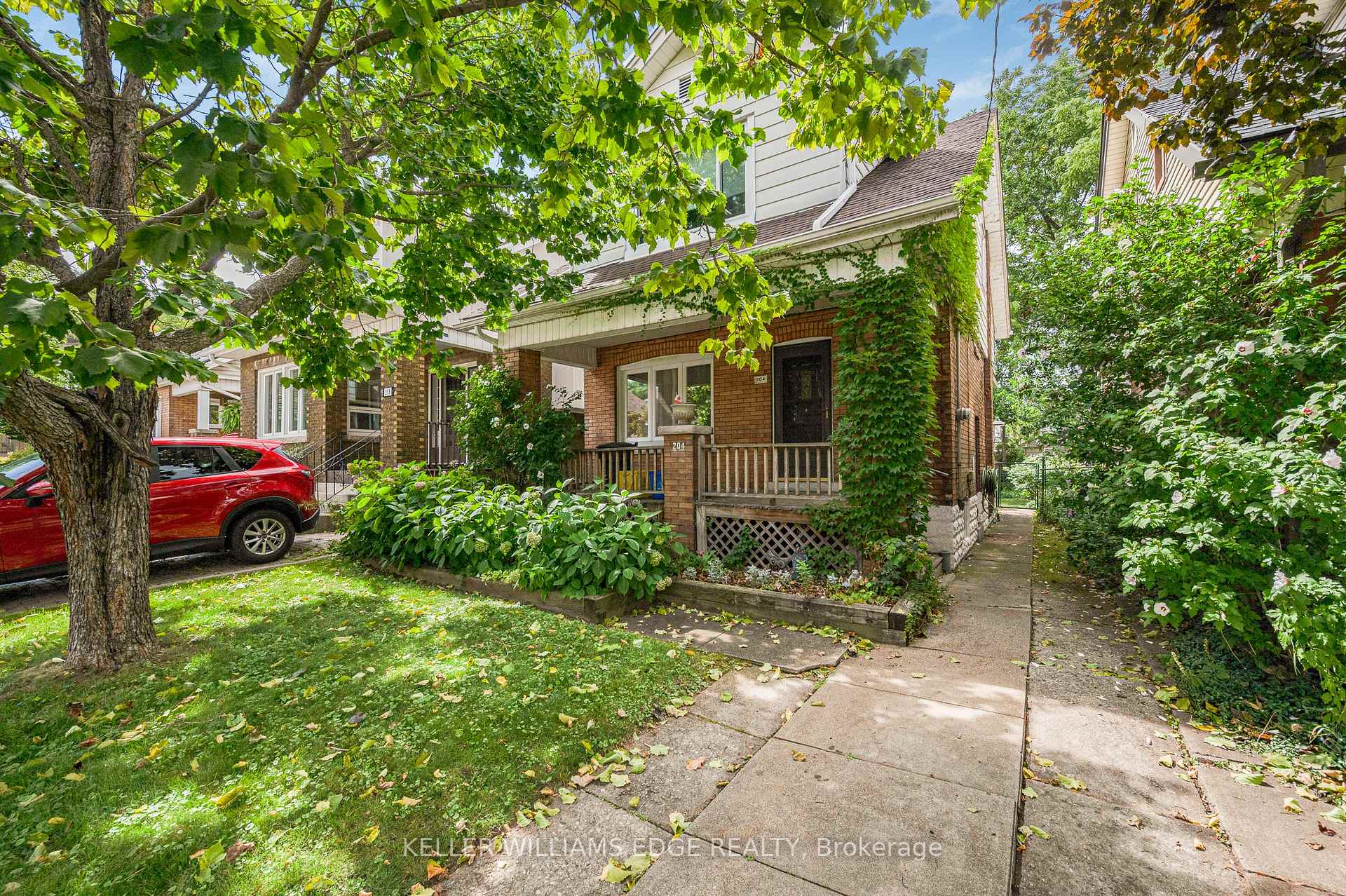 Photo 2 of 204 Rosslyn Avenue S, Hamilton, Delta — HOMEH