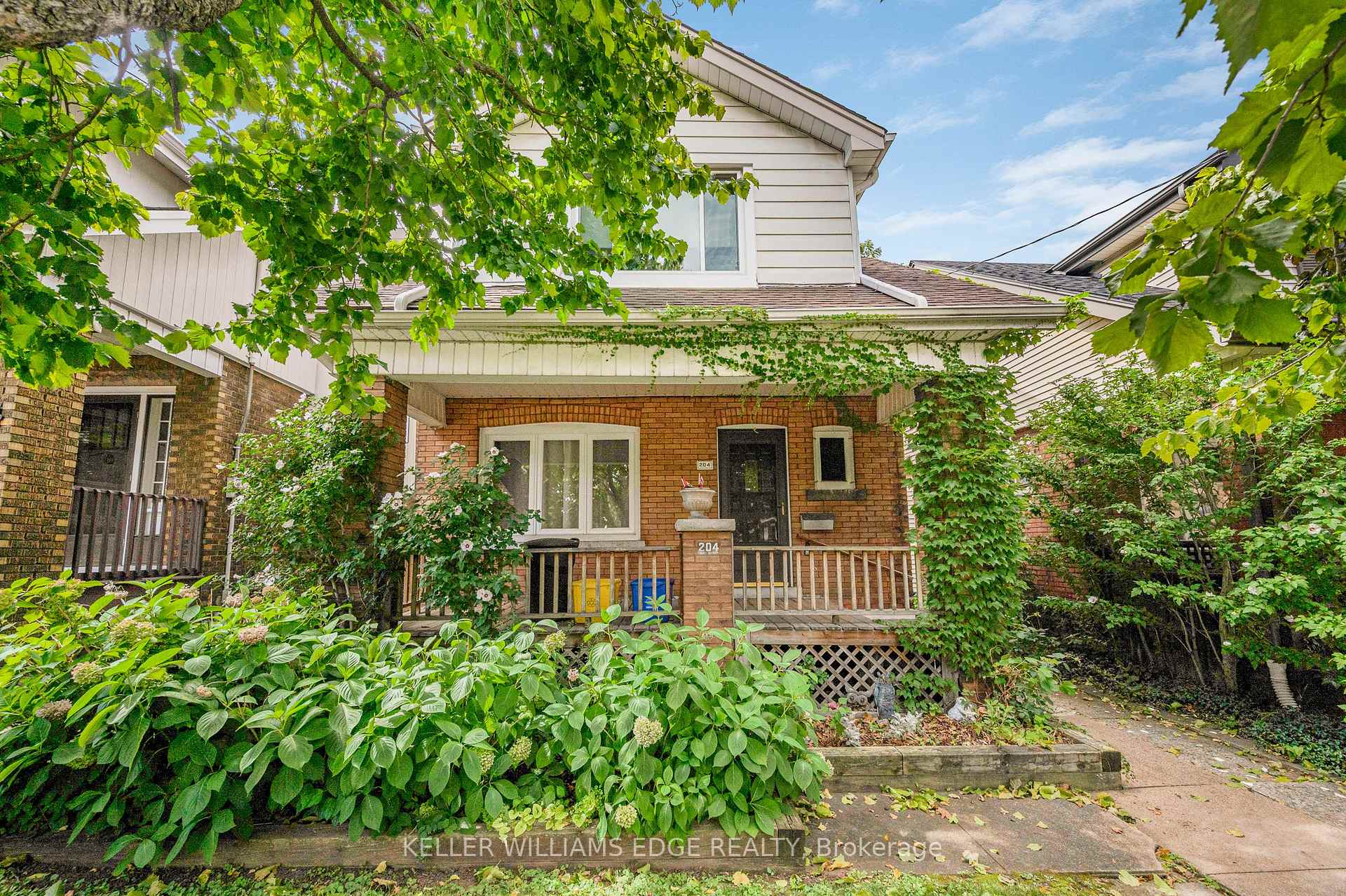 Photo 4 of 204 Rosslyn Avenue S, Hamilton, Delta — HOMEH
