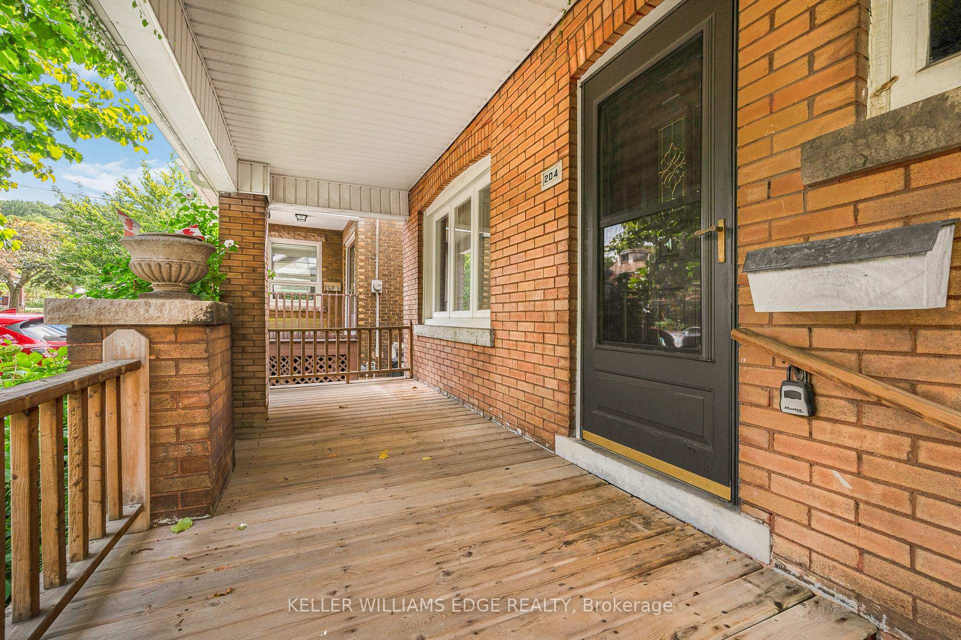 Photo 7 of 204 Rosslyn Avenue S, Hamilton, Delta — HOMEH