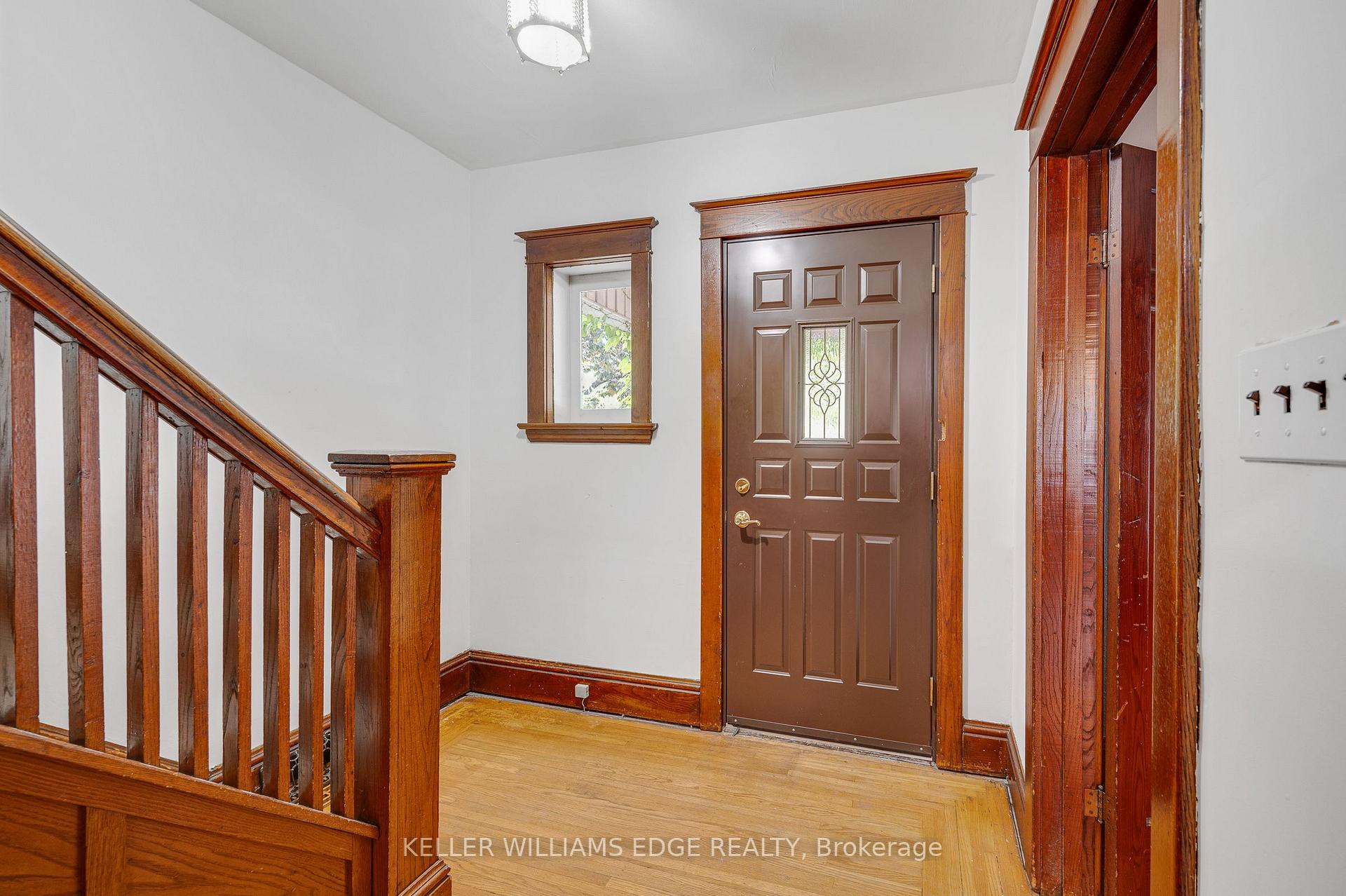 Photo 9 of 204 Rosslyn Avenue S, Hamilton, Delta — HOMEH