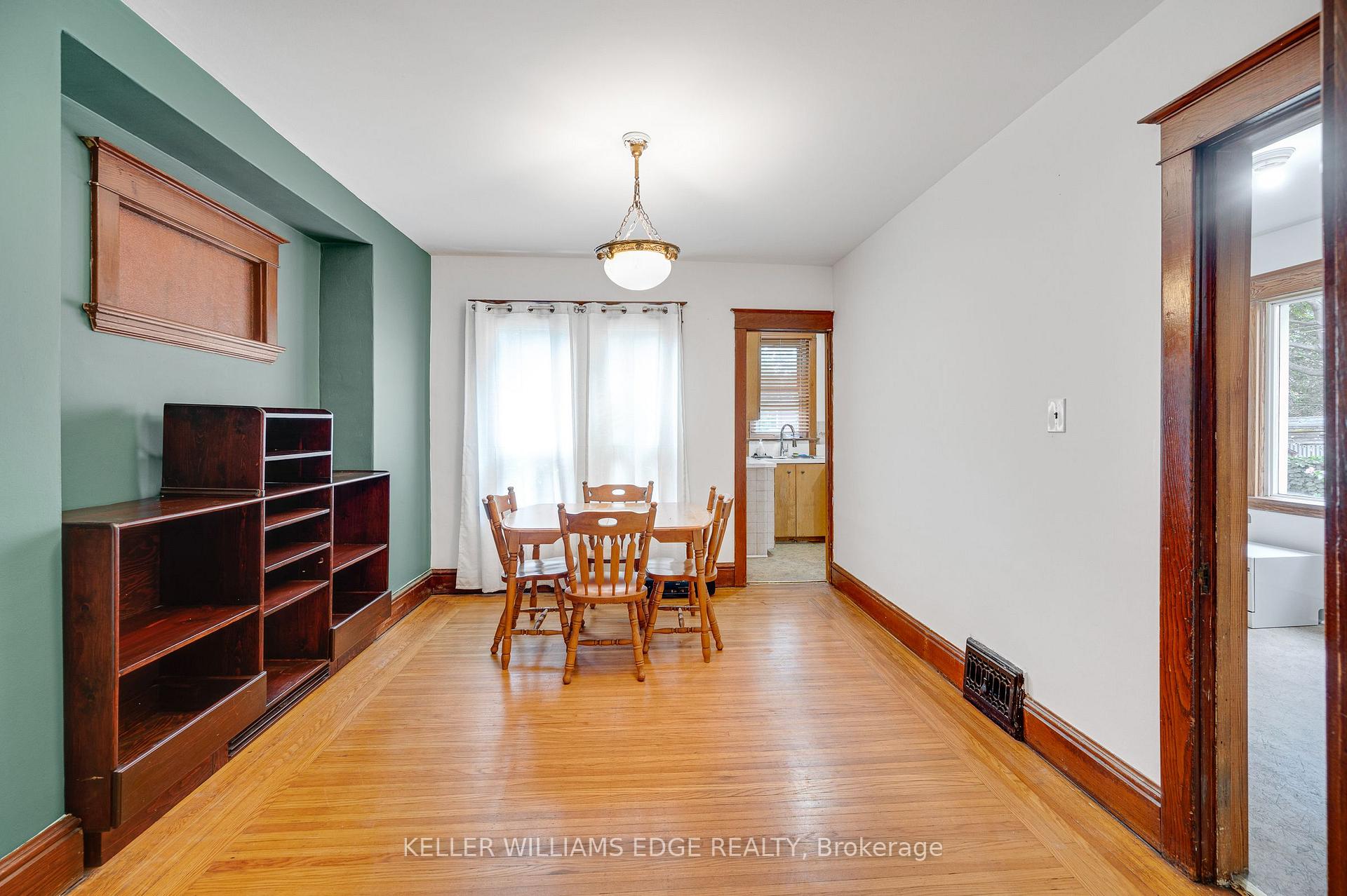Photo 12 of 204 Rosslyn Avenue S, Hamilton, Delta — HOMEH