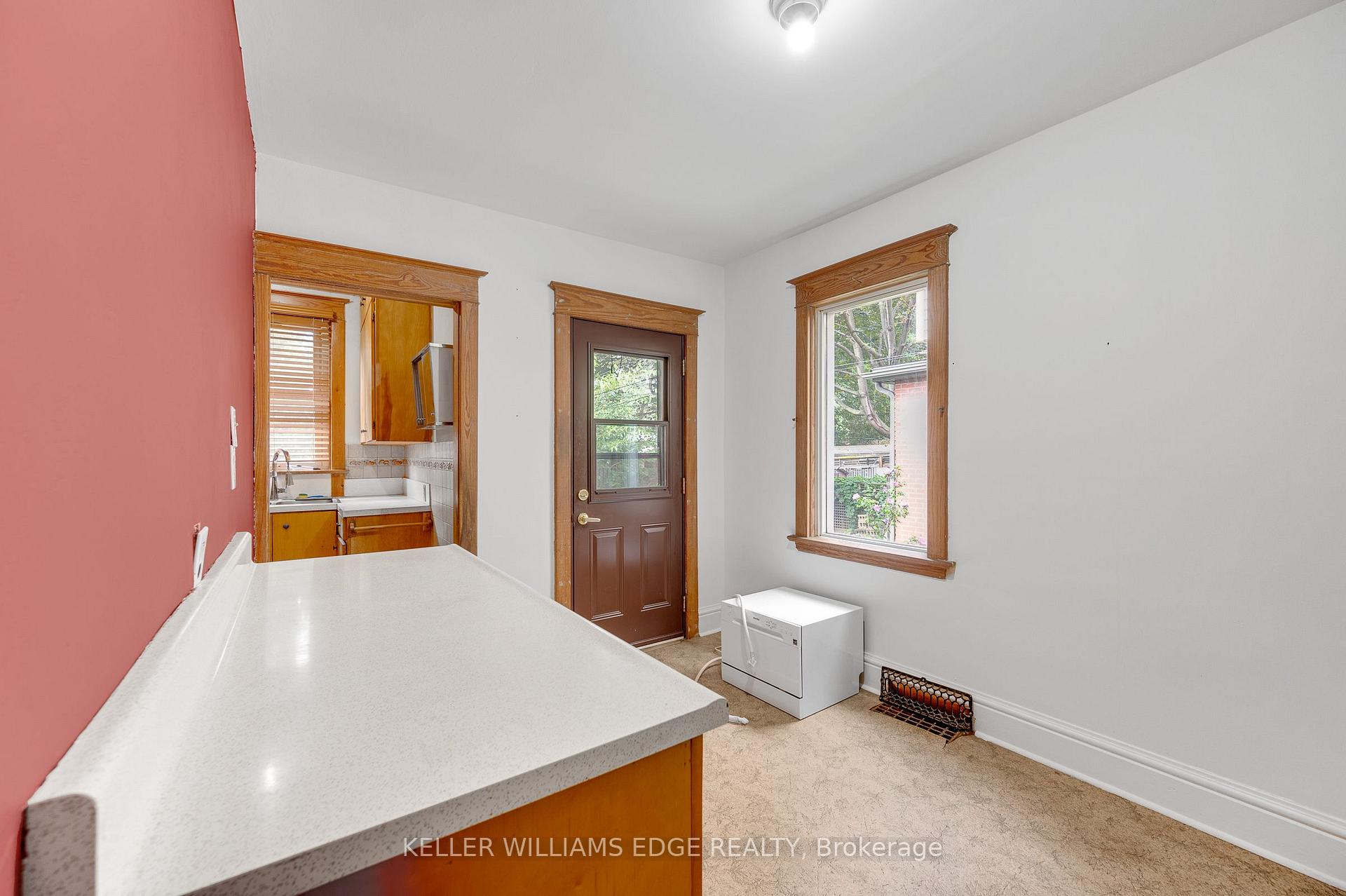 Photo 17 of 204 Rosslyn Avenue S, Hamilton, Delta — HOMEH