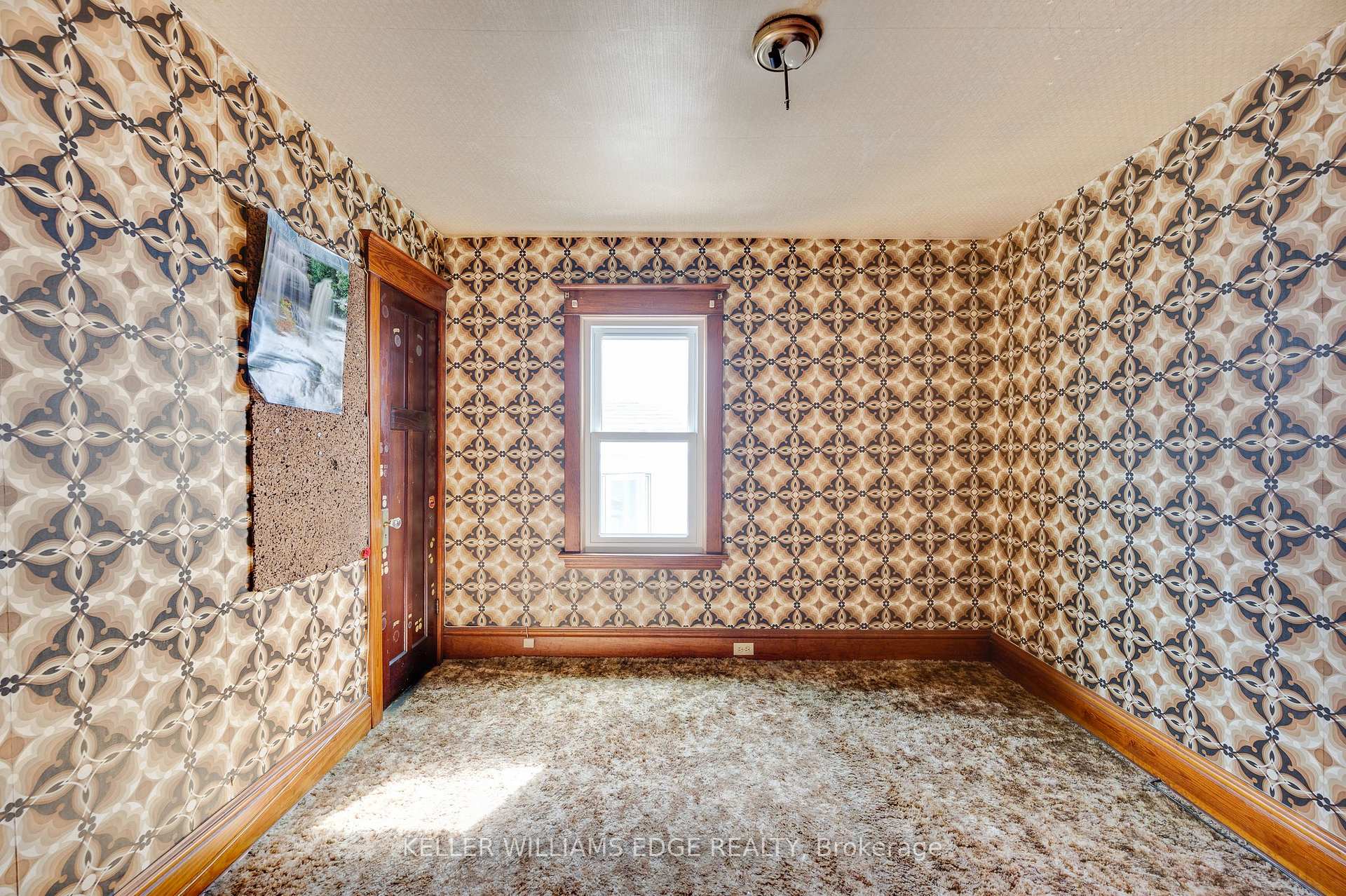 Photo 21 of 204 Rosslyn Avenue S, Hamilton, Delta — HOMEH