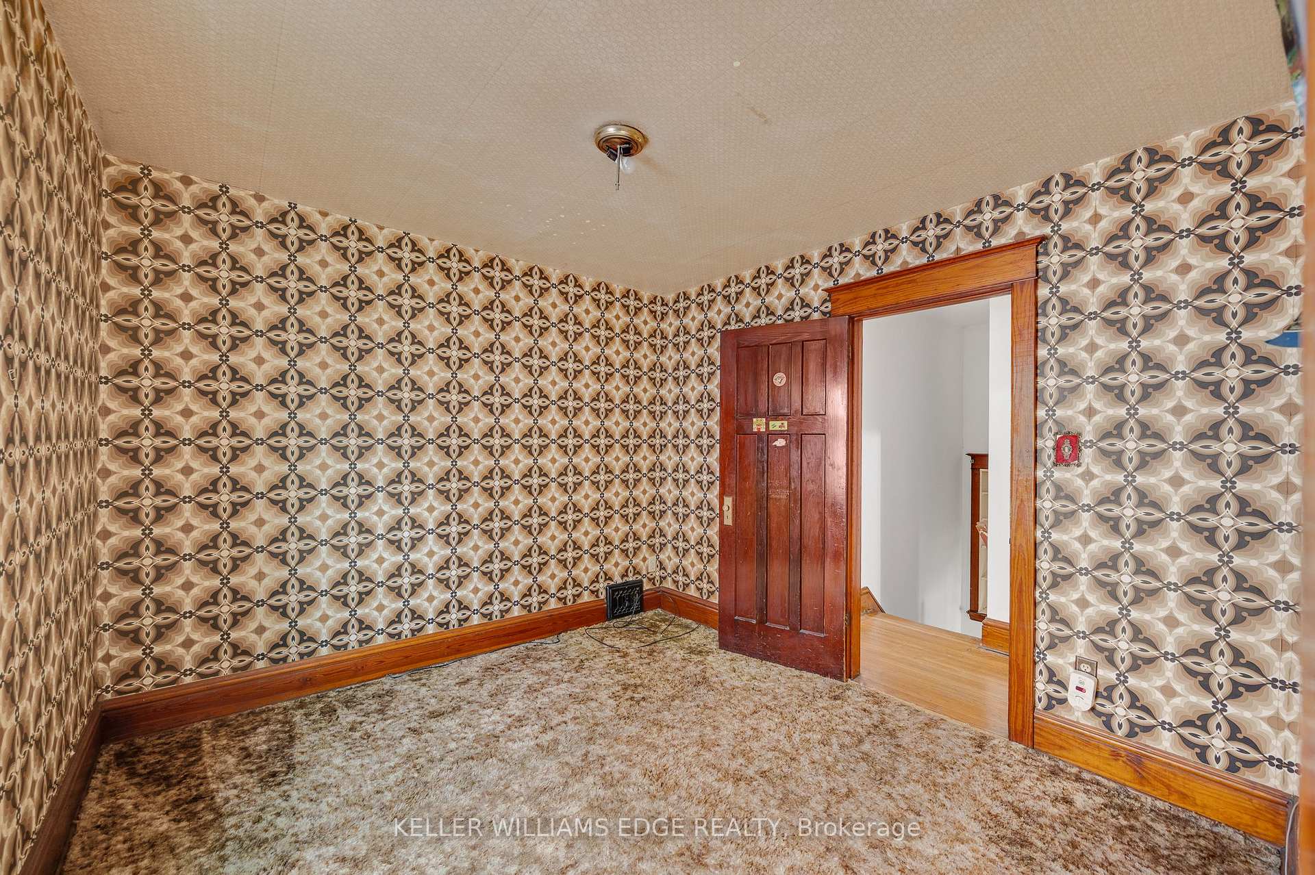 Photo 22 of 204 Rosslyn Avenue S, Hamilton, Delta — HOMEH