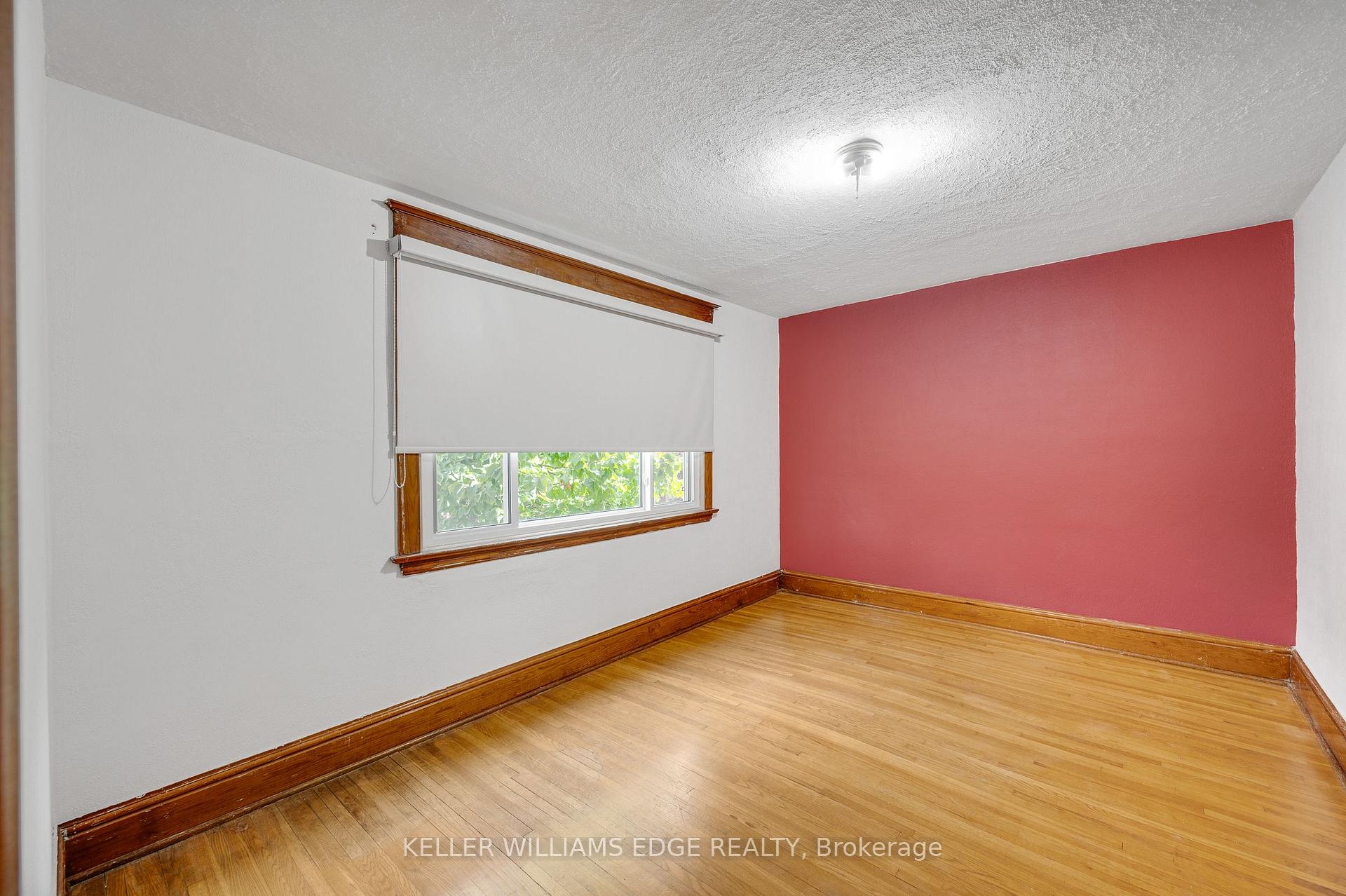 Photo 23 of 204 Rosslyn Avenue S, Hamilton, Delta — HOMEH