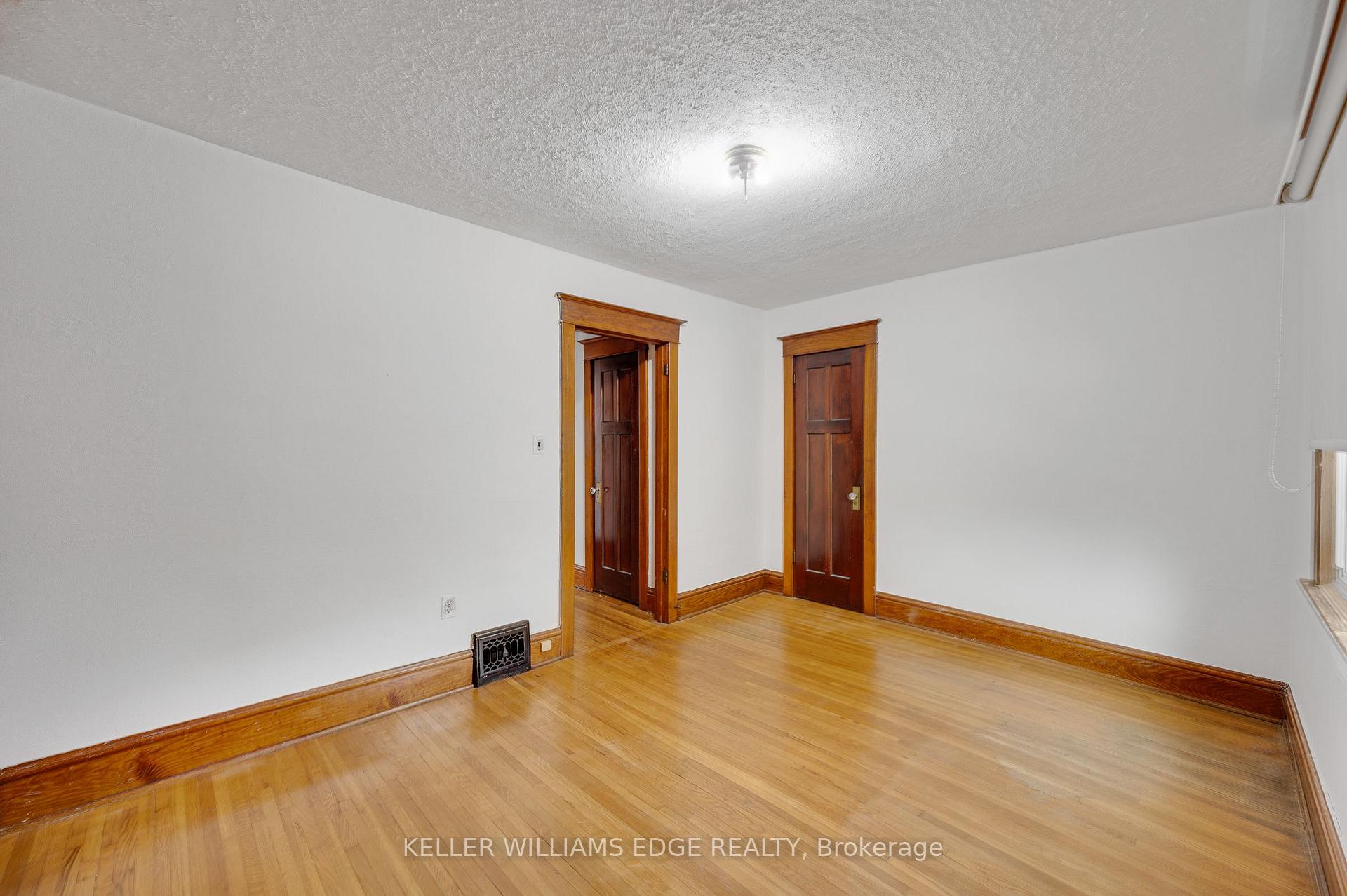 Photo 24 of 204 Rosslyn Avenue S, Hamilton, Delta — HOMEH