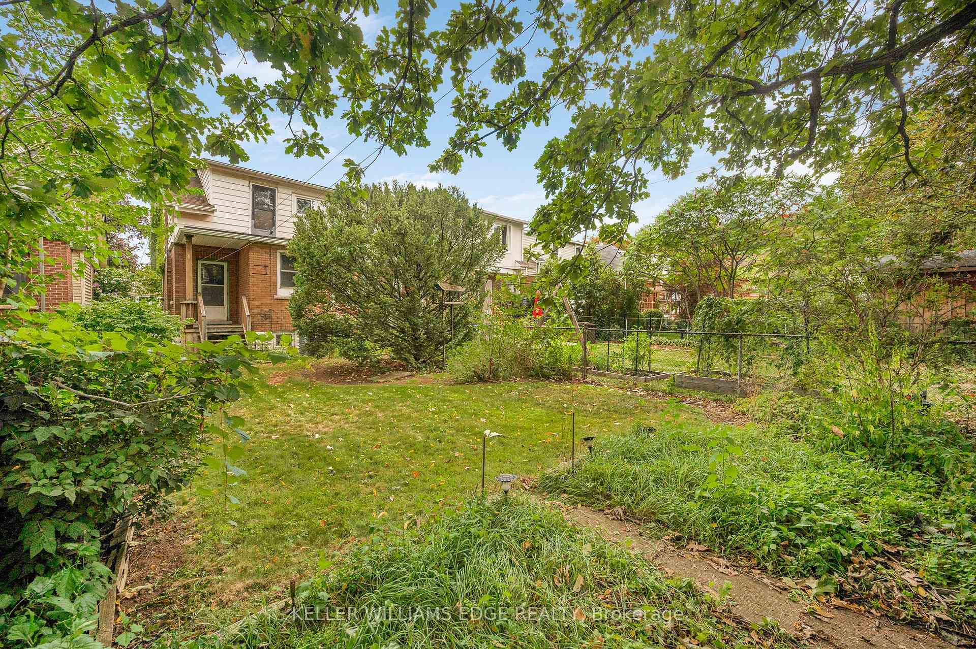Photo 32 of 204 Rosslyn Avenue S, Hamilton, Delta — HOMEH