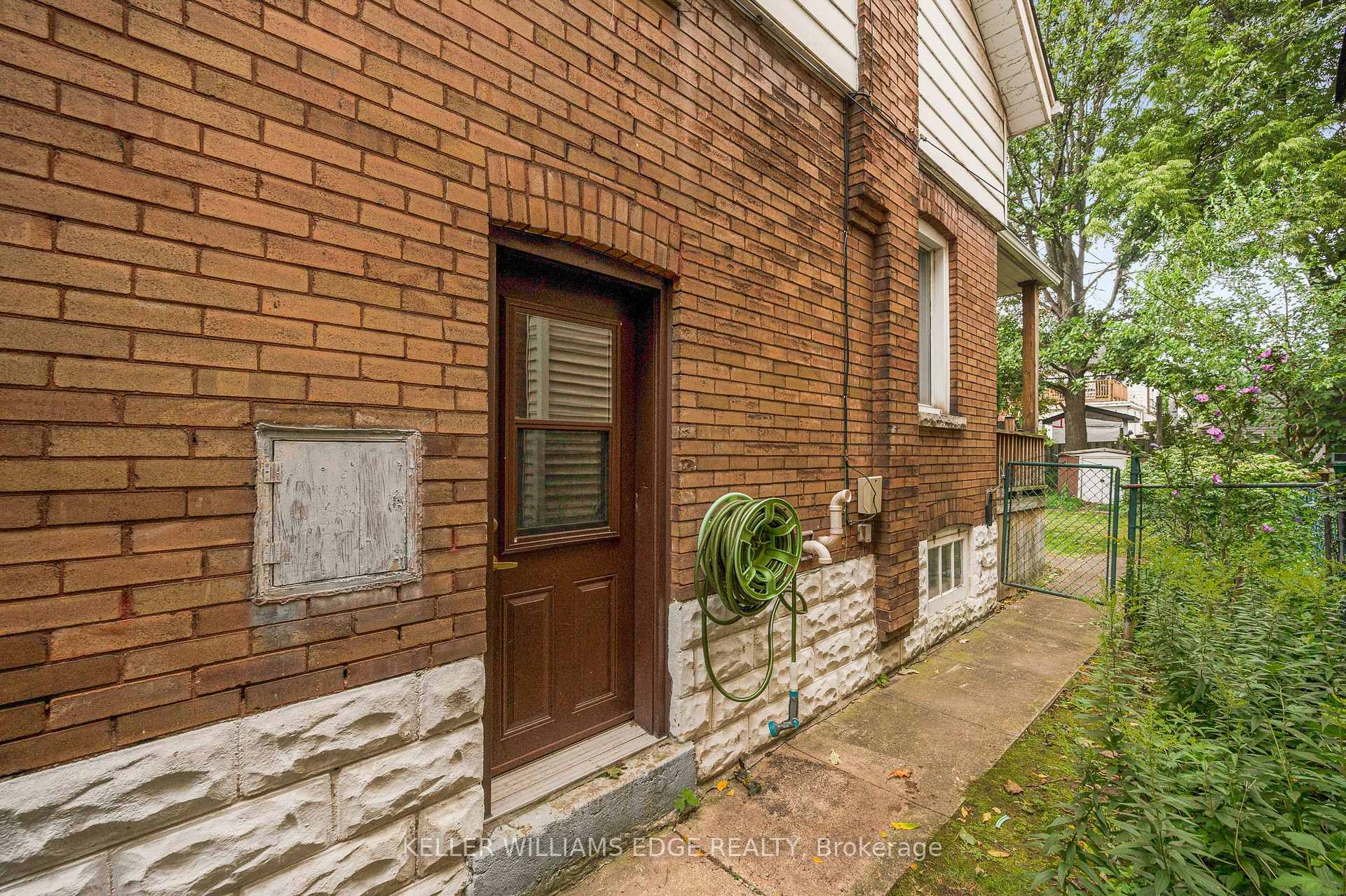 Photo 34 of 204 Rosslyn Avenue S, Hamilton, Delta — HOMEH