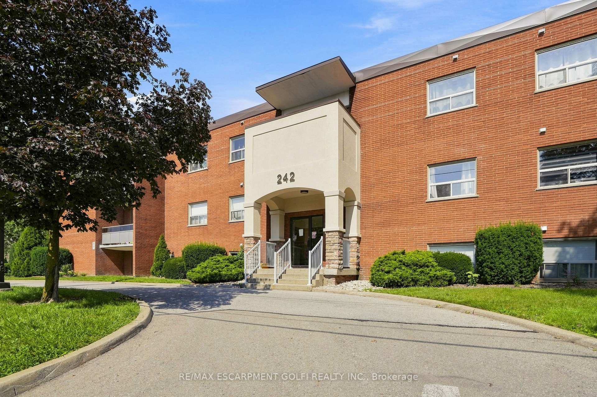 Front of Unit 101, 242 Oakdale Avenue