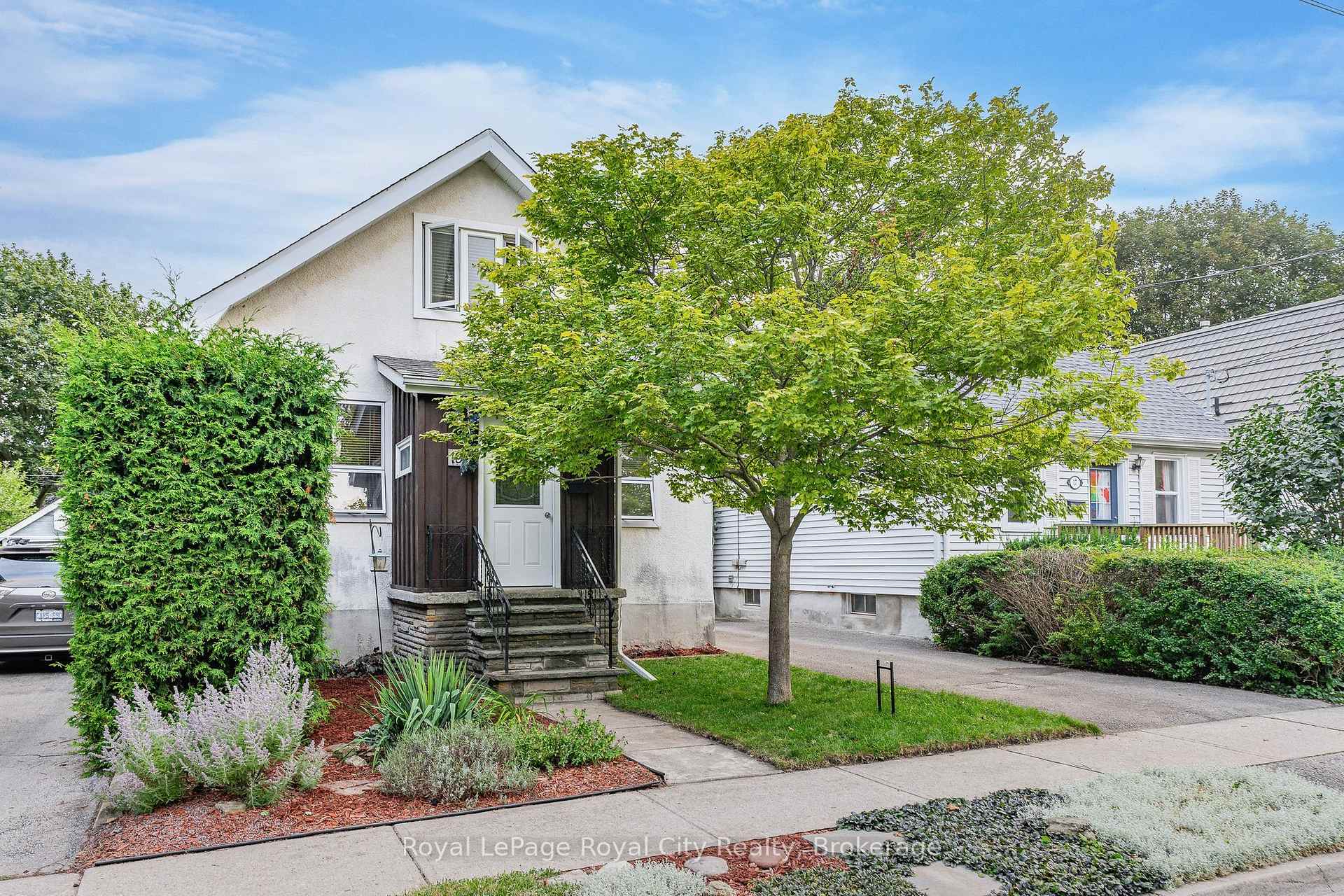 Photo 3 of 19 Walter Street, Guelph, St. Patrick's Ward — HOMEH
