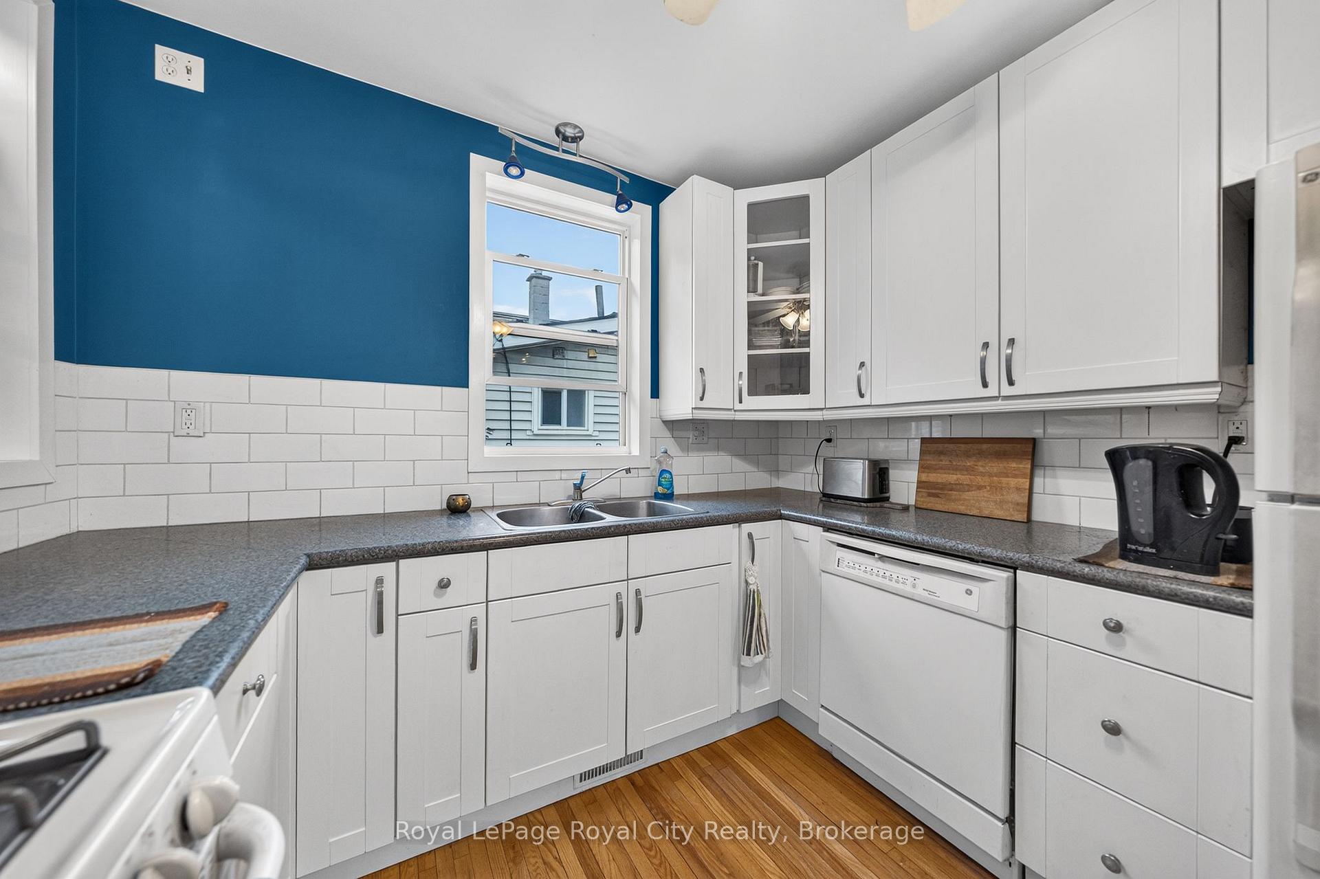 Photo 21 of 19 Walter Street, Guelph, St. Patrick's Ward — HOMEH
