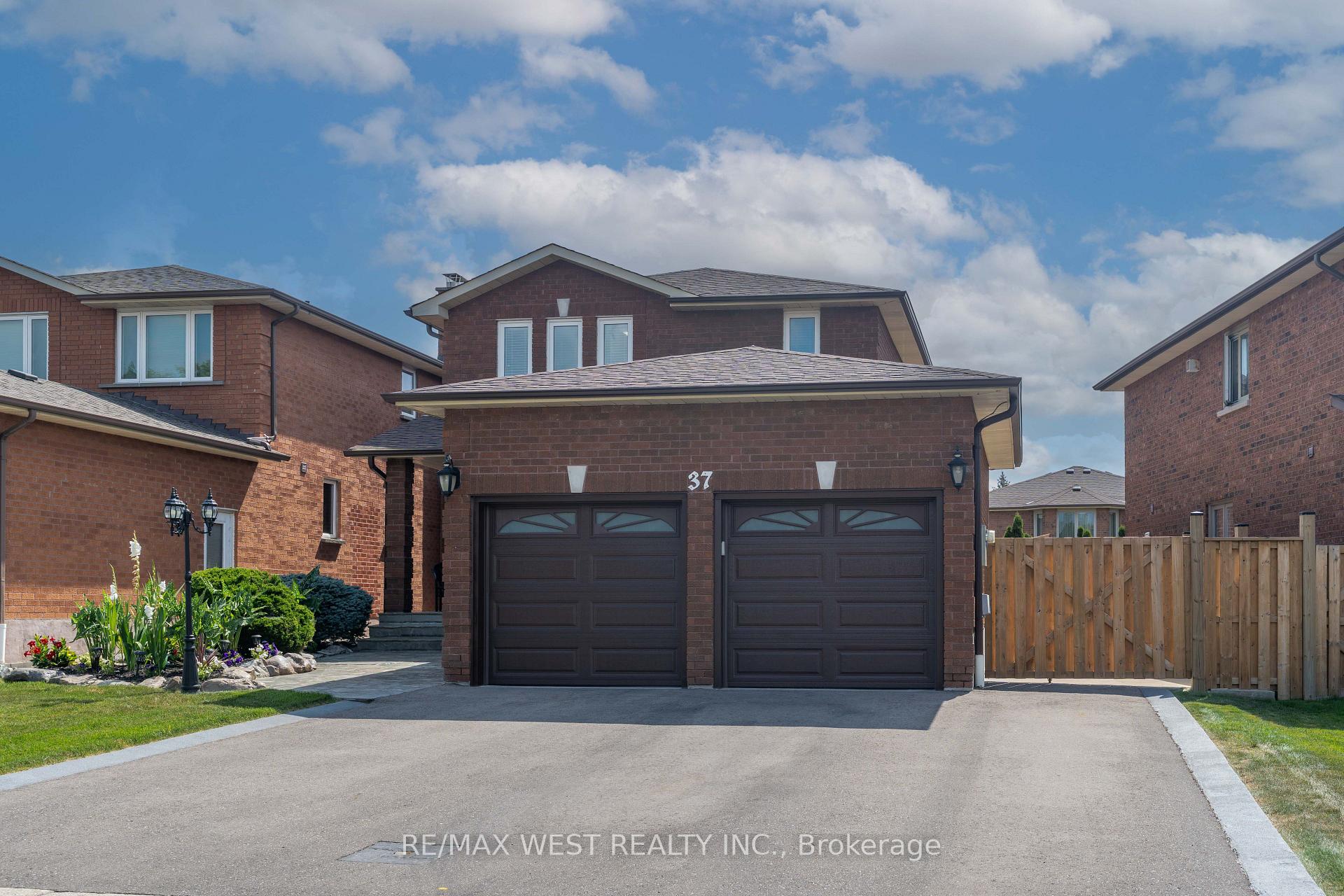 Photo 2 of 37 Lime Drive, Vaughan, East Woodbridge — HOMEH