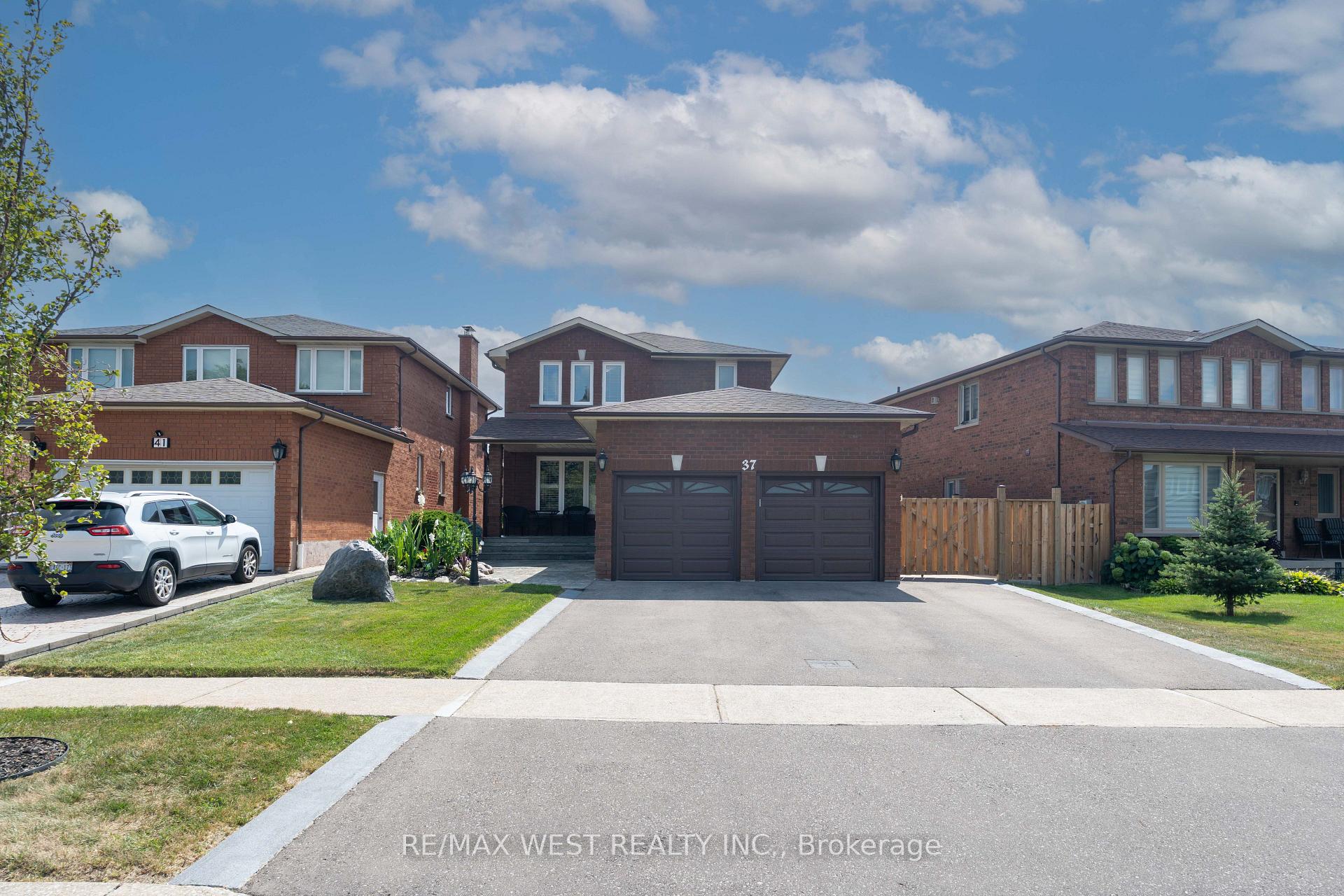 Photo 3 of 37 Lime Drive, Vaughan, East Woodbridge — HOMEH