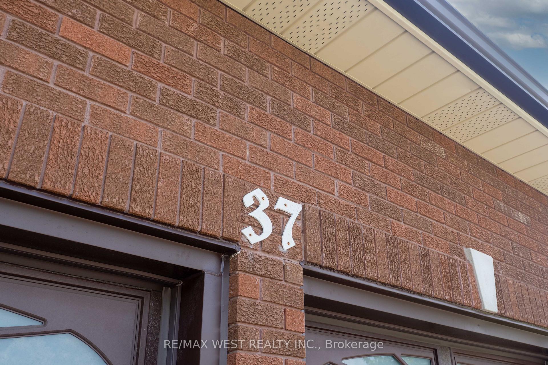 Photo 5 of 37 Lime Drive, Vaughan, East Woodbridge — HOMEH
