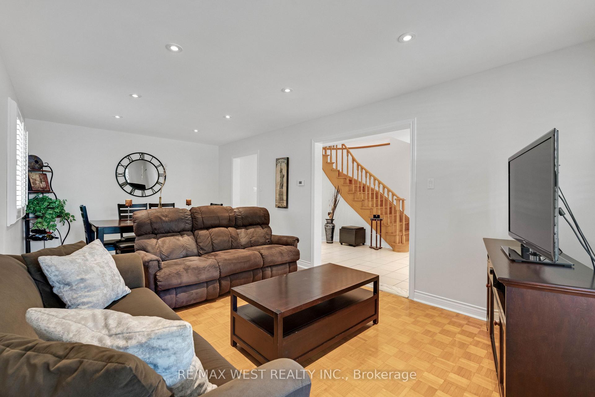Photo 10 of 37 Lime Drive, Vaughan, East Woodbridge — HOMEH