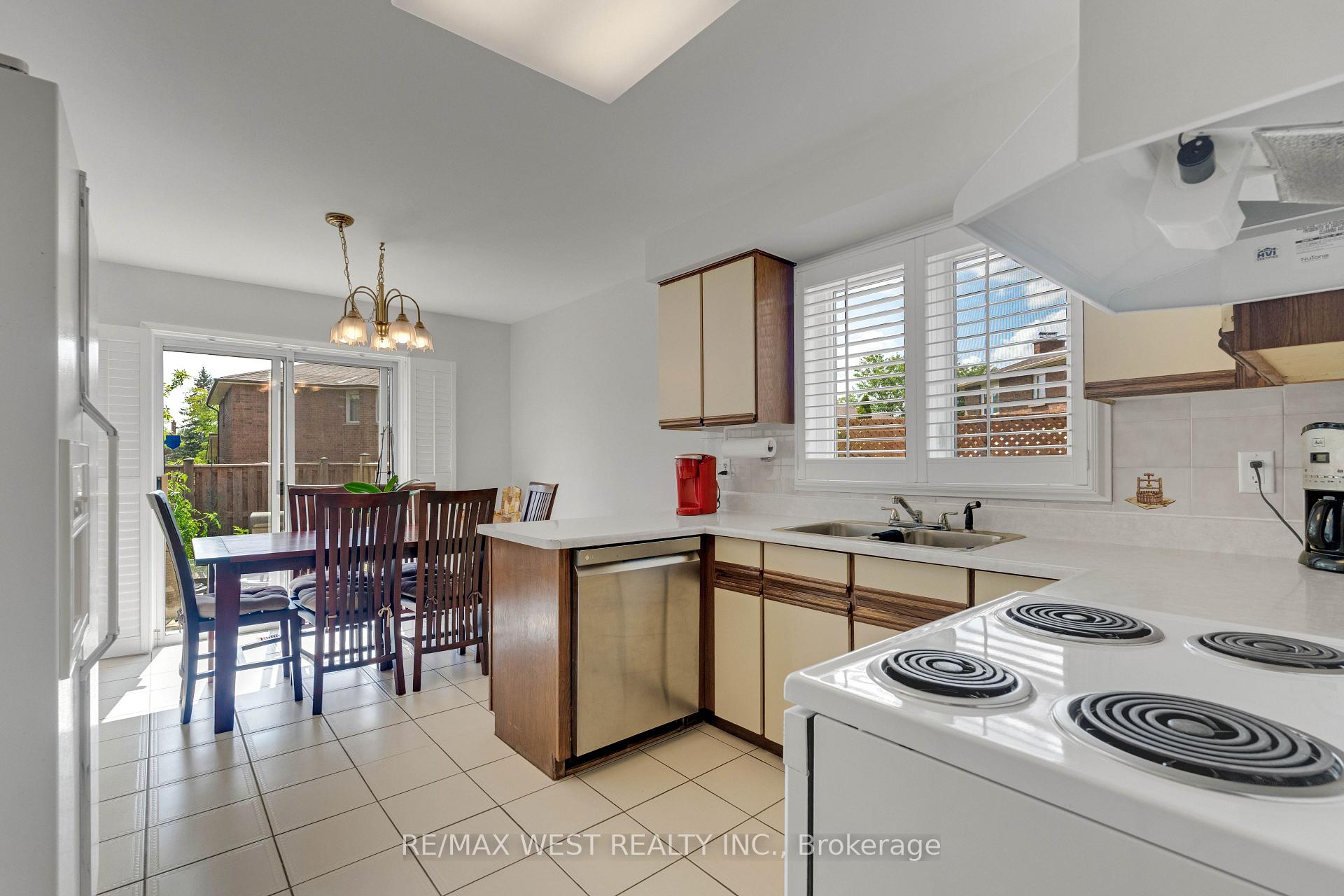 Photo 12 of 37 Lime Drive, Vaughan, East Woodbridge — HOMEH