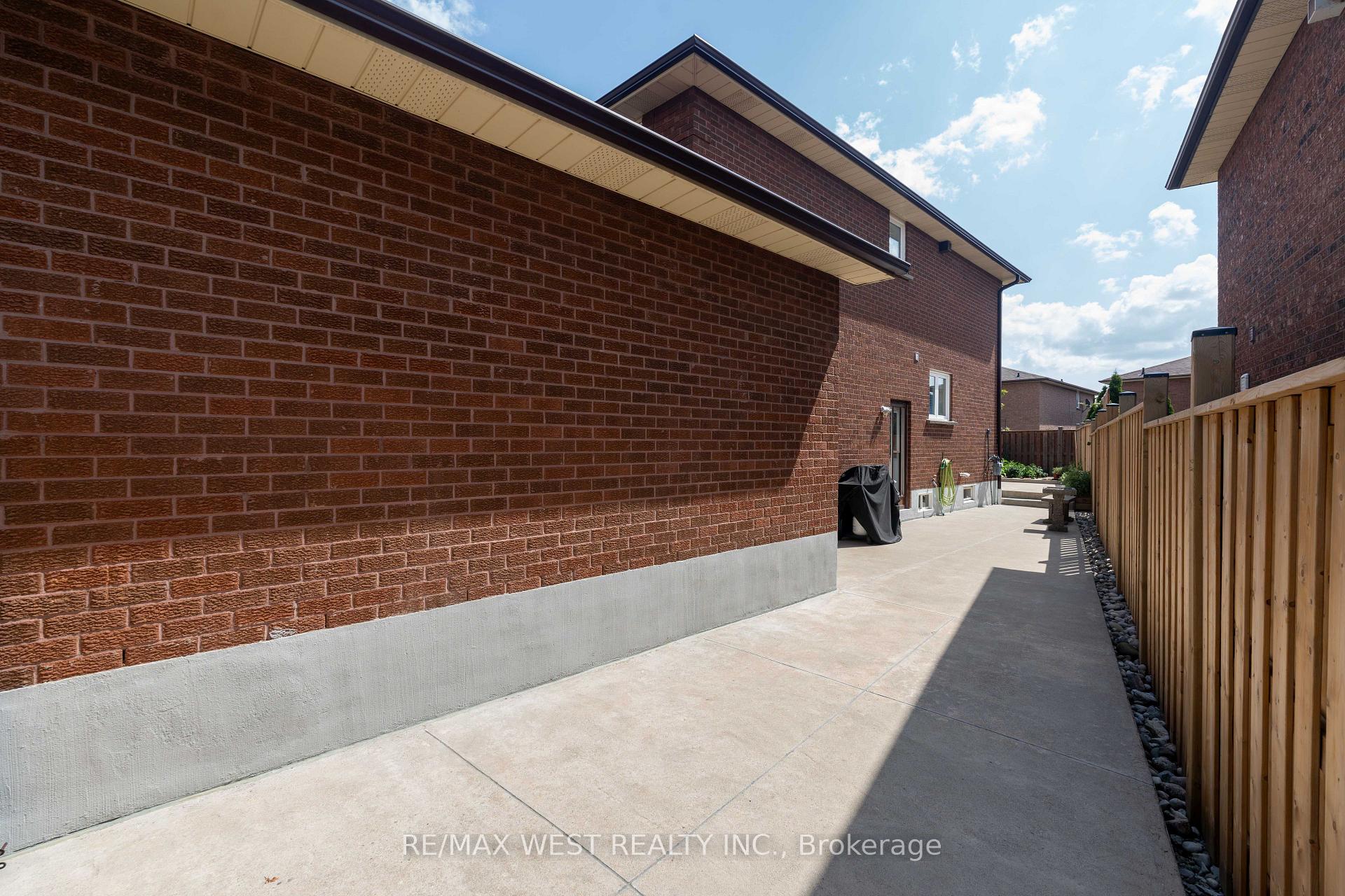 Photo 38 of 37 Lime Drive, Vaughan, East Woodbridge — HOMEH