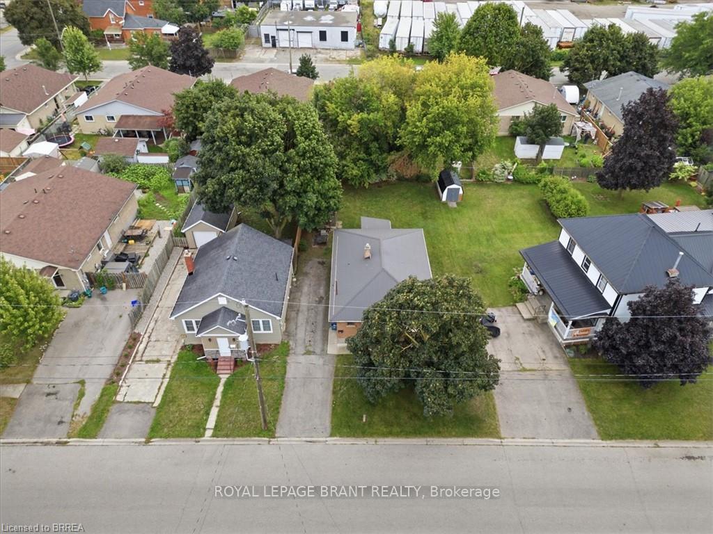 Photo 4 of 16 Mintern Avenue, Brantford, Eagle Place — HOMEH