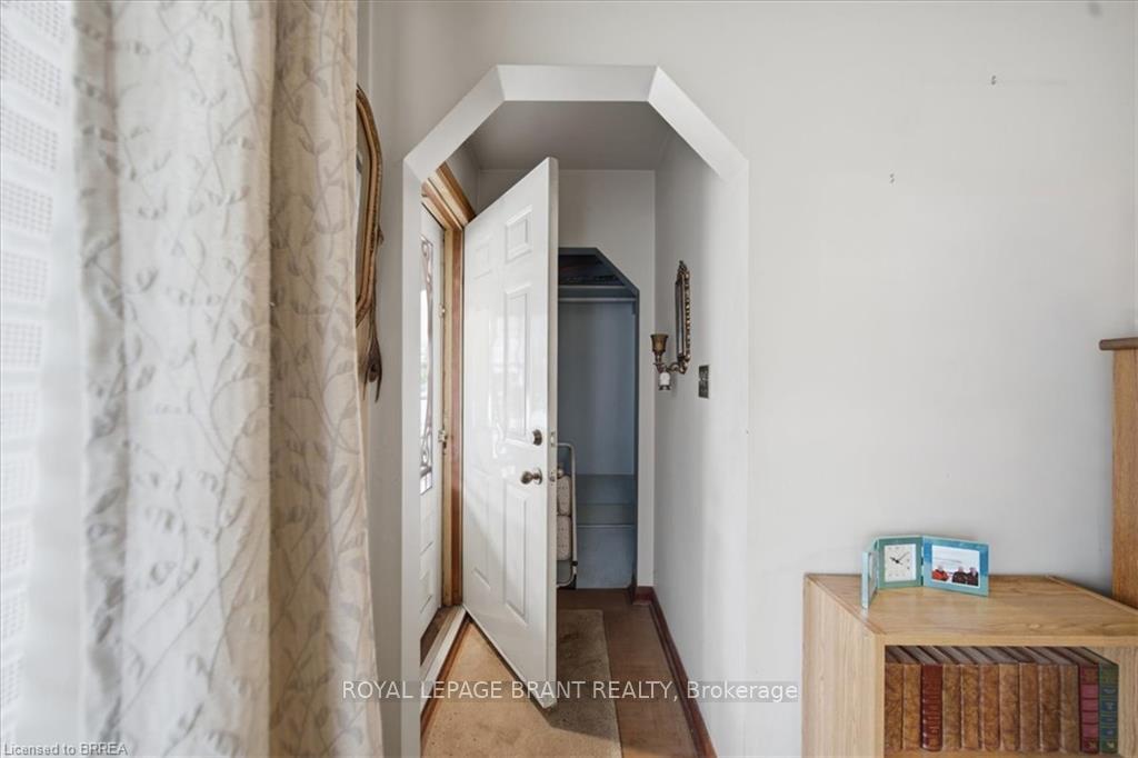 Photo 6 of 16 Mintern Avenue, Brantford, Eagle Place — HOMEH