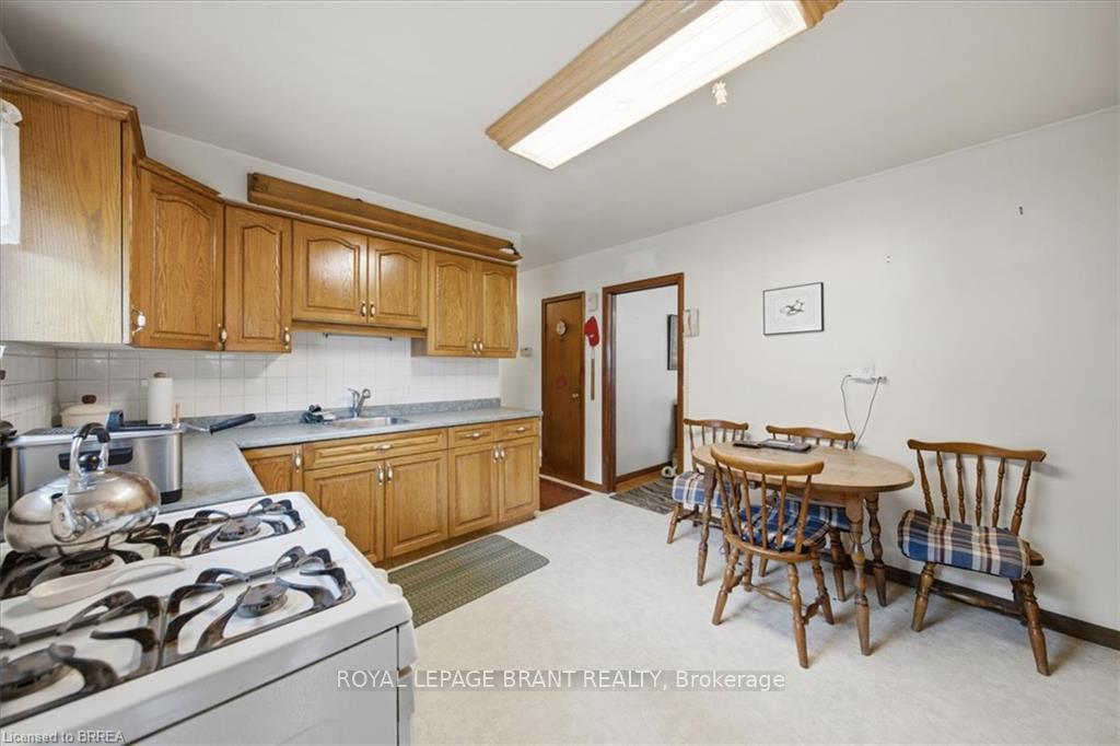 Photo 9 of 16 Mintern Avenue, Brantford, Eagle Place — HOMEH