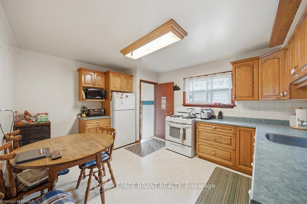 Photo 10 of 16 Mintern Avenue, Brantford, Eagle Place — HOMEH