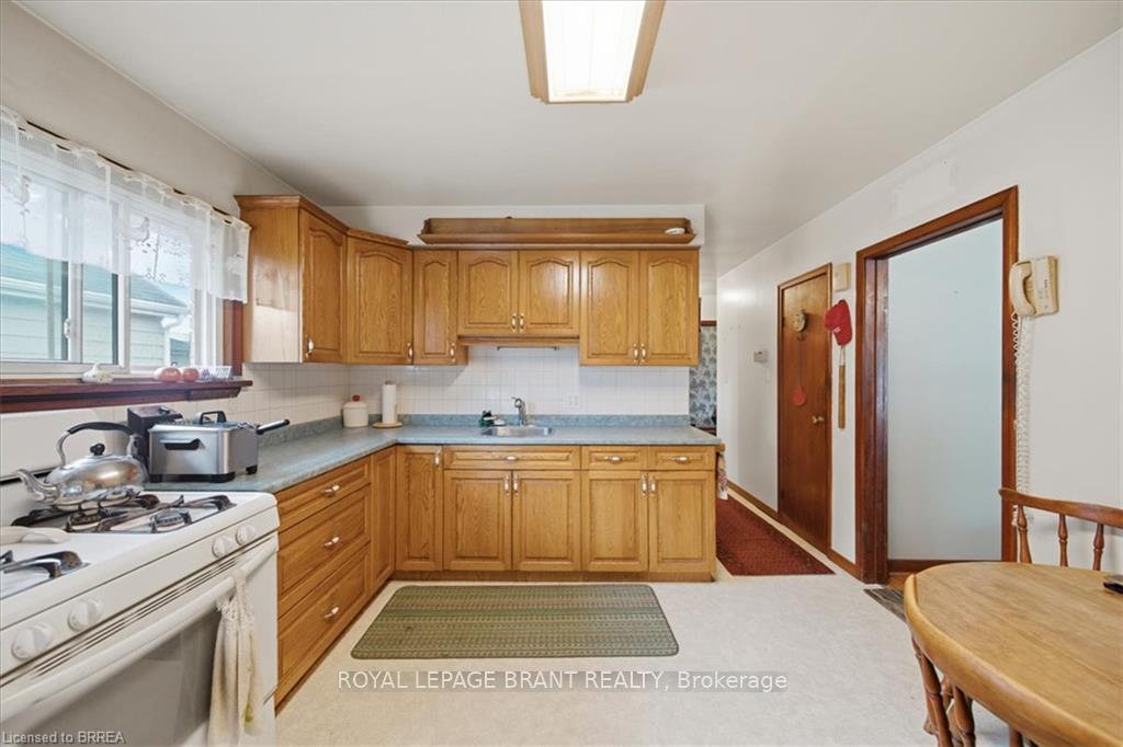 Photo 11 of 16 Mintern Avenue, Brantford, Eagle Place — HOMEH