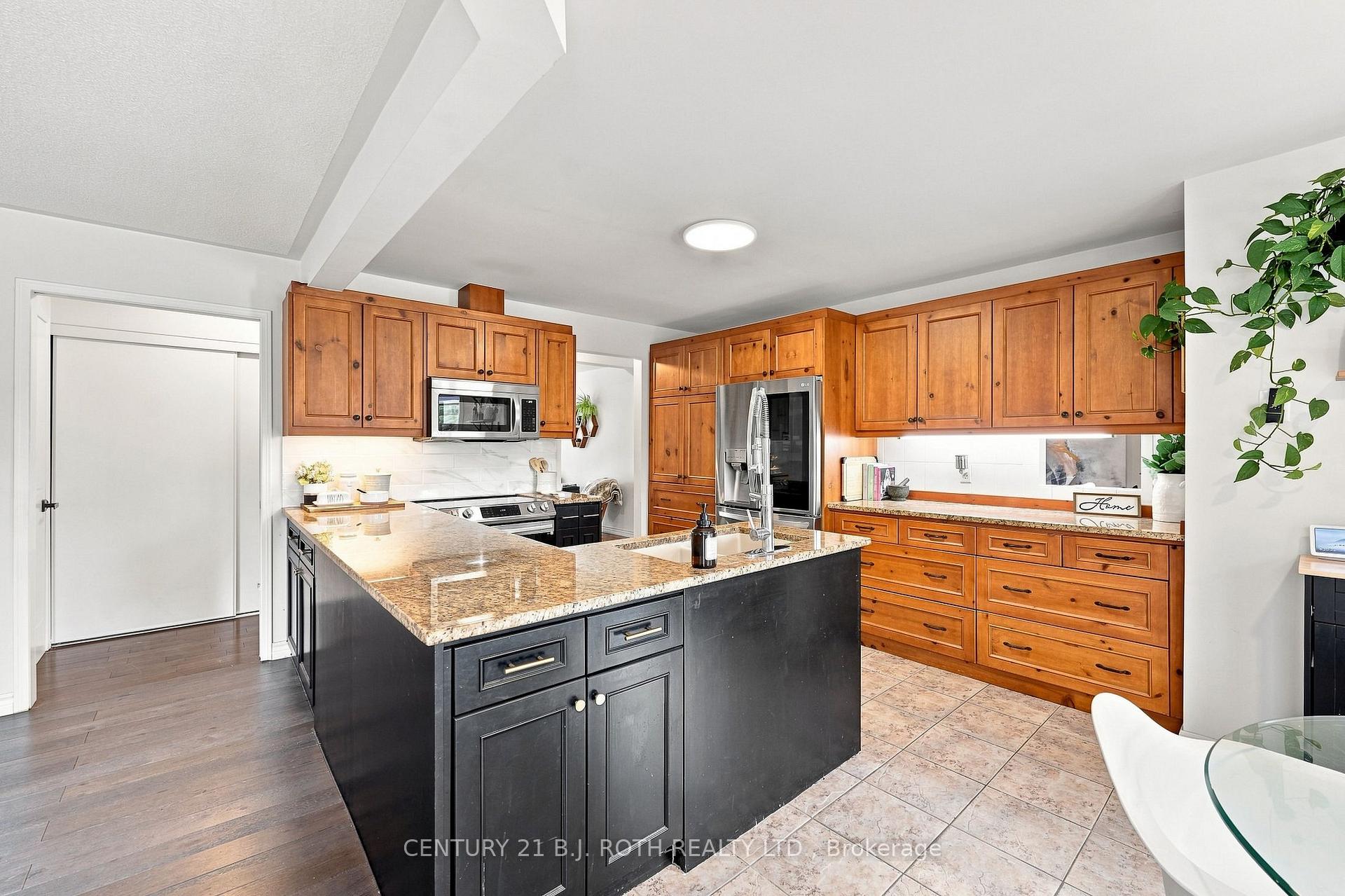 Photo 11 of 3 Dean Court, Wasaga Beach — HOMEH