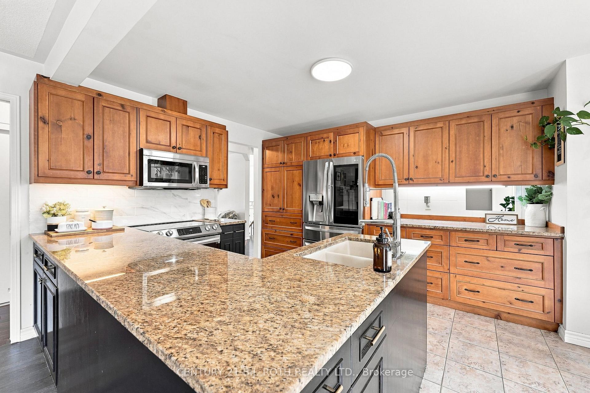 Photo 12 of 3 Dean Court, Wasaga Beach — HOMEH