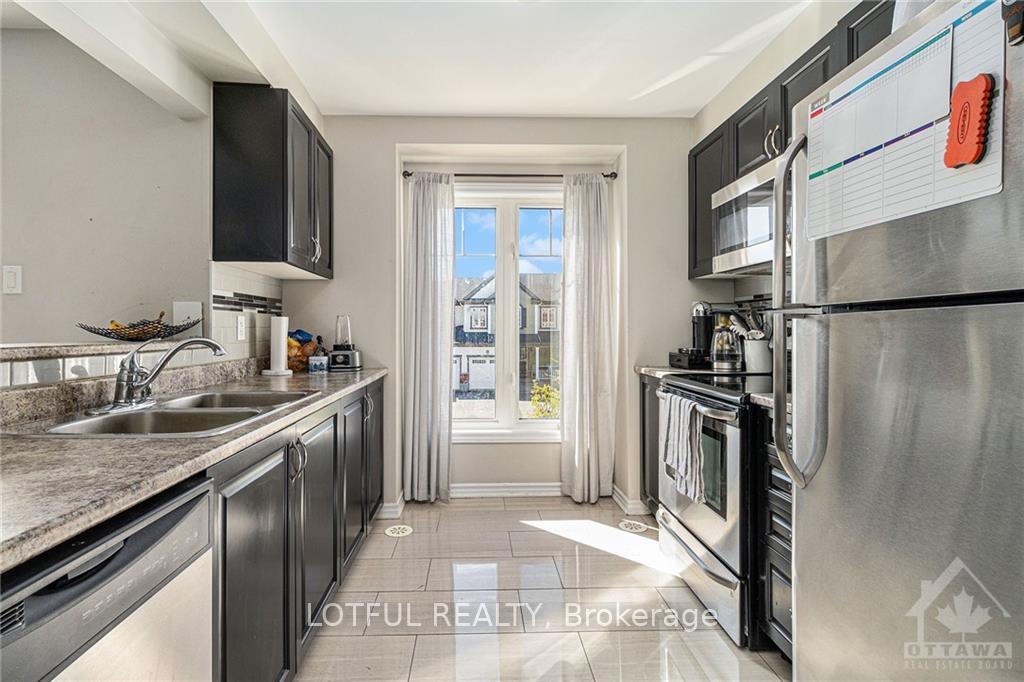 Photo 10 of 477 Meadowhawk Crescent, Ottawa, Barrhaven - Half Moon Bay — HOMEH