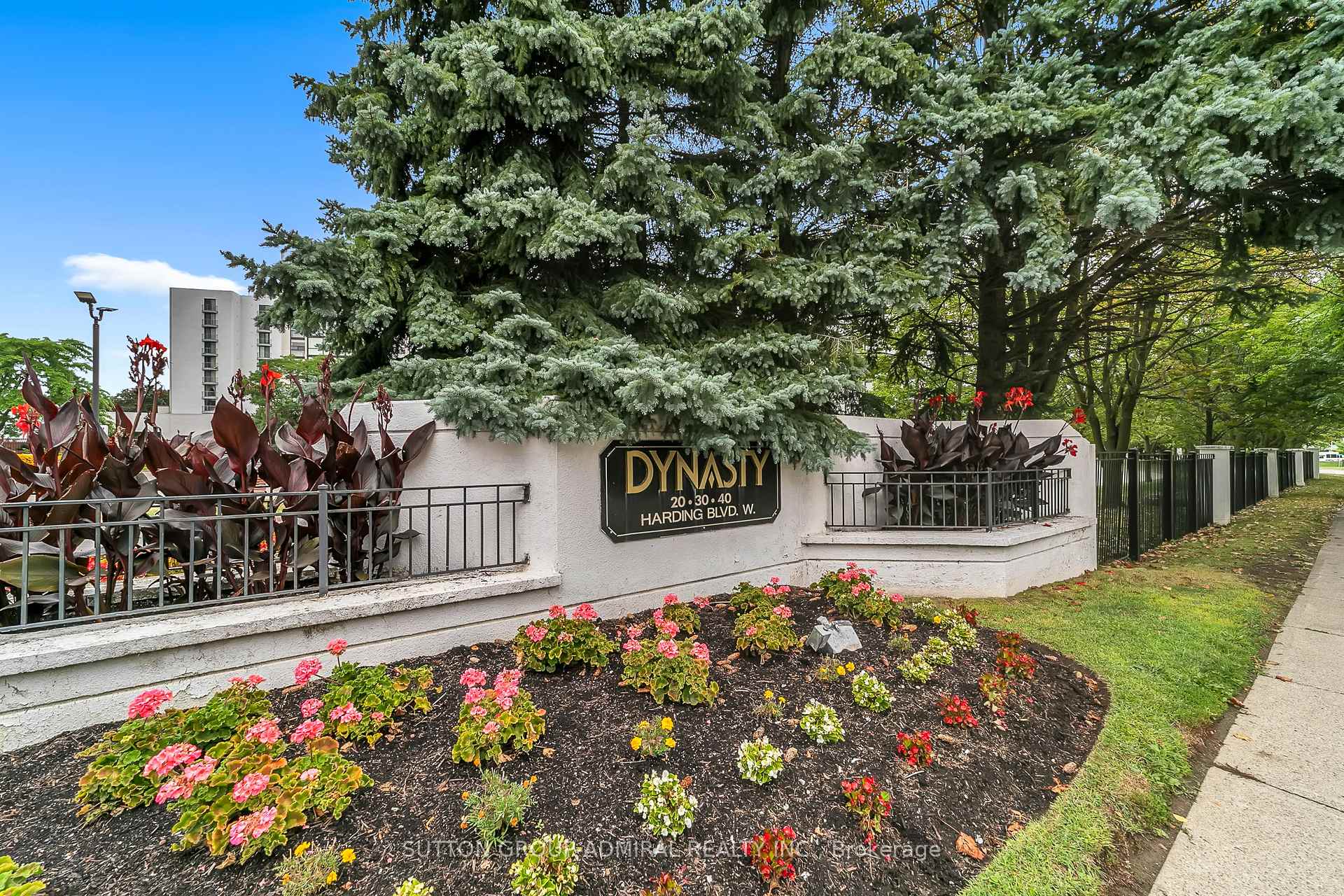 Front of Unit 314, 30 Harding Boulevard W