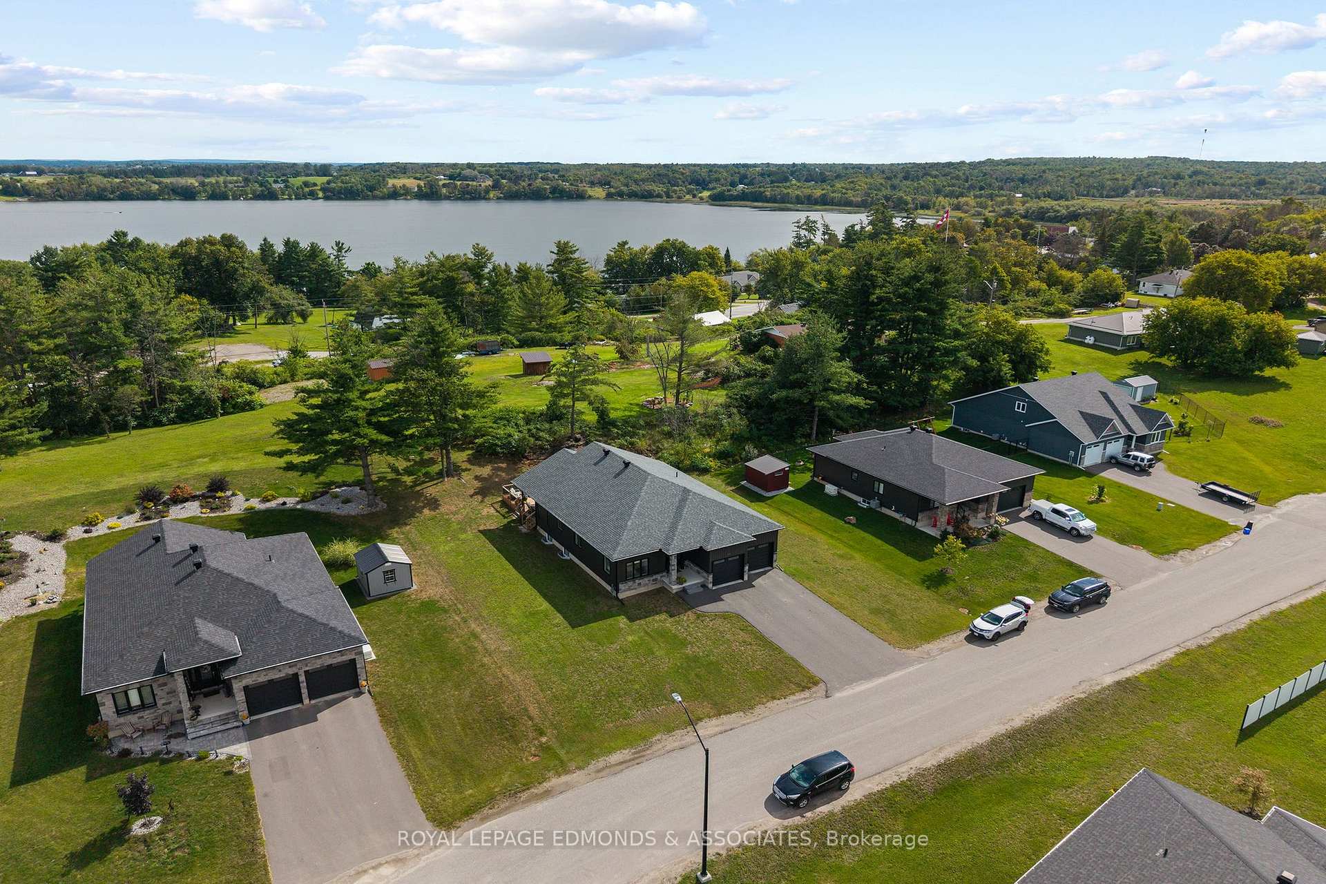 Photo 2 of 39 Morrison Drive, Whitewater Region, Cobden — HOMEH
