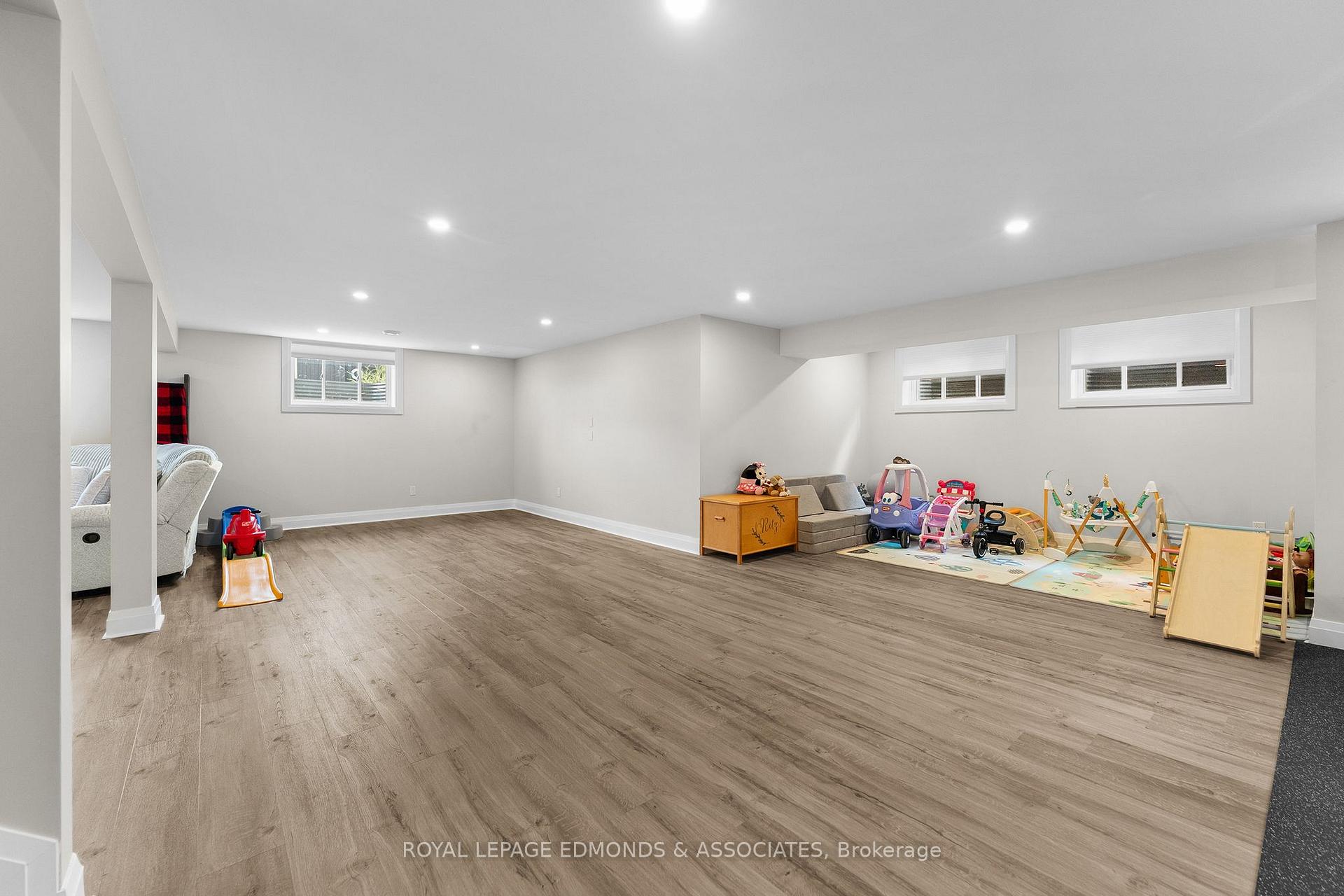 Photo 33 of 39 Morrison Drive, Whitewater Region, Cobden — HOMEH