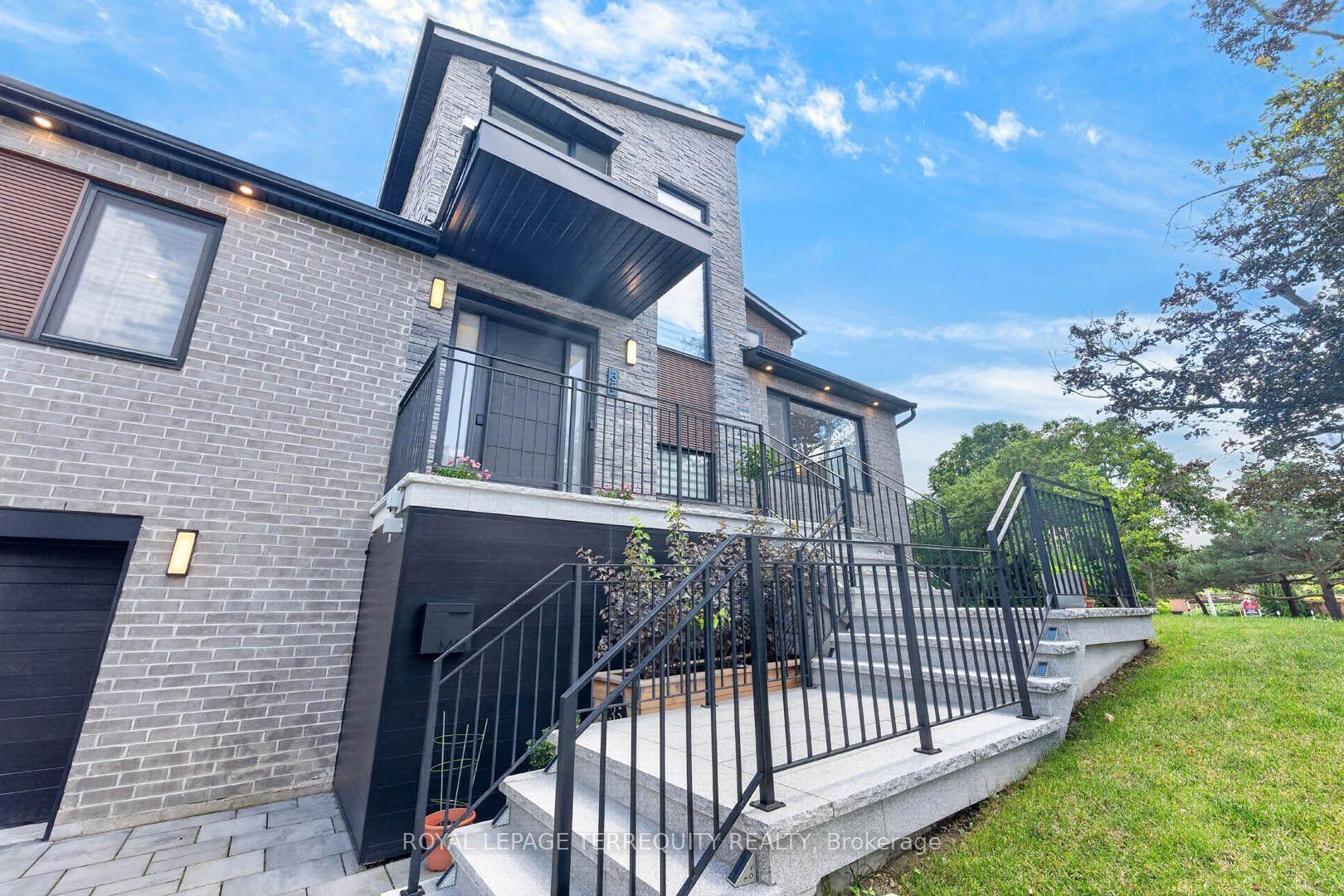 Photo 2 of 35 Tottenham Road, North York, Banbury-Don Mills — HOMEH