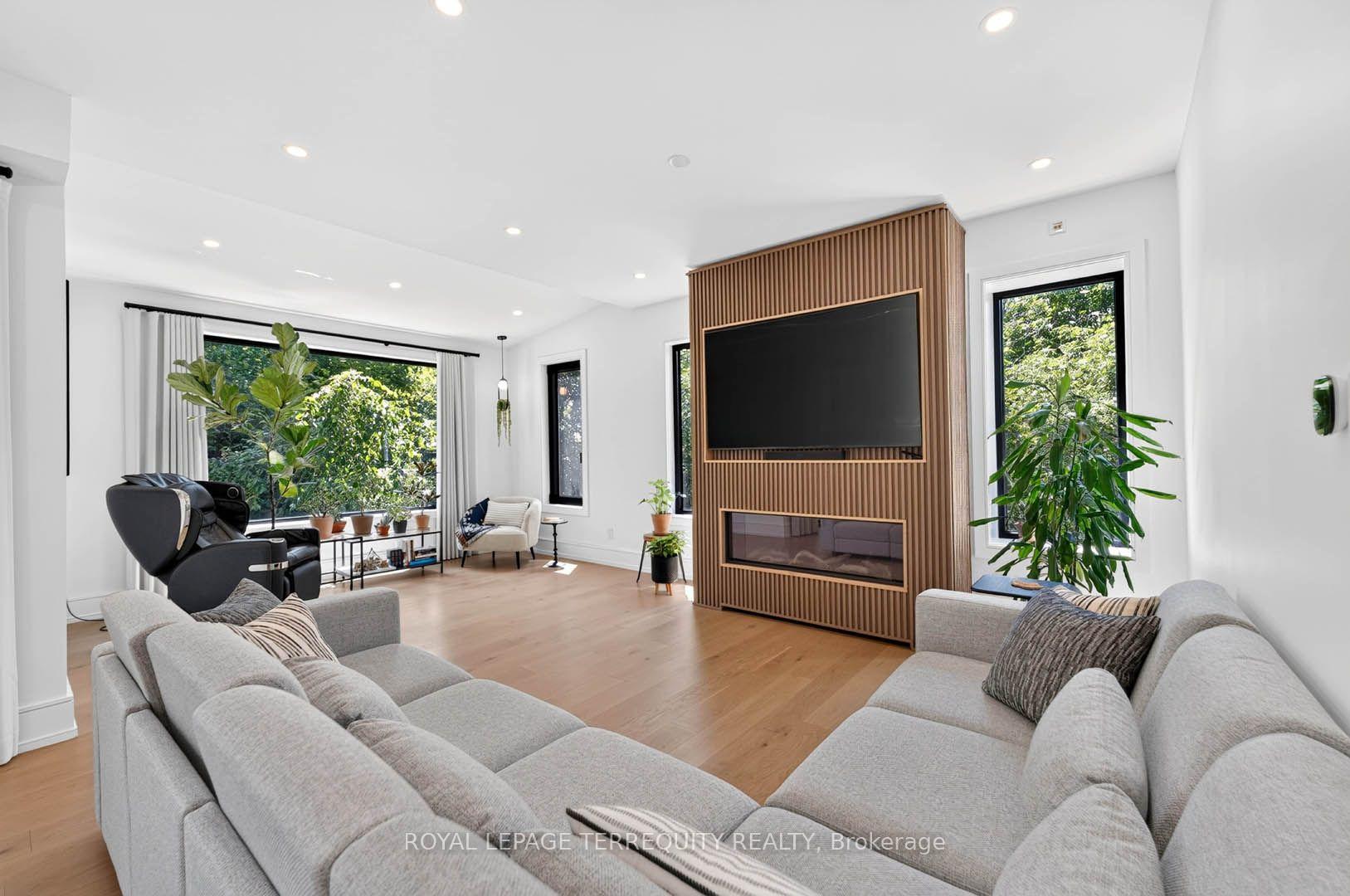 Photo 6 of 35 Tottenham Road, North York, Banbury-Don Mills — HOMEH