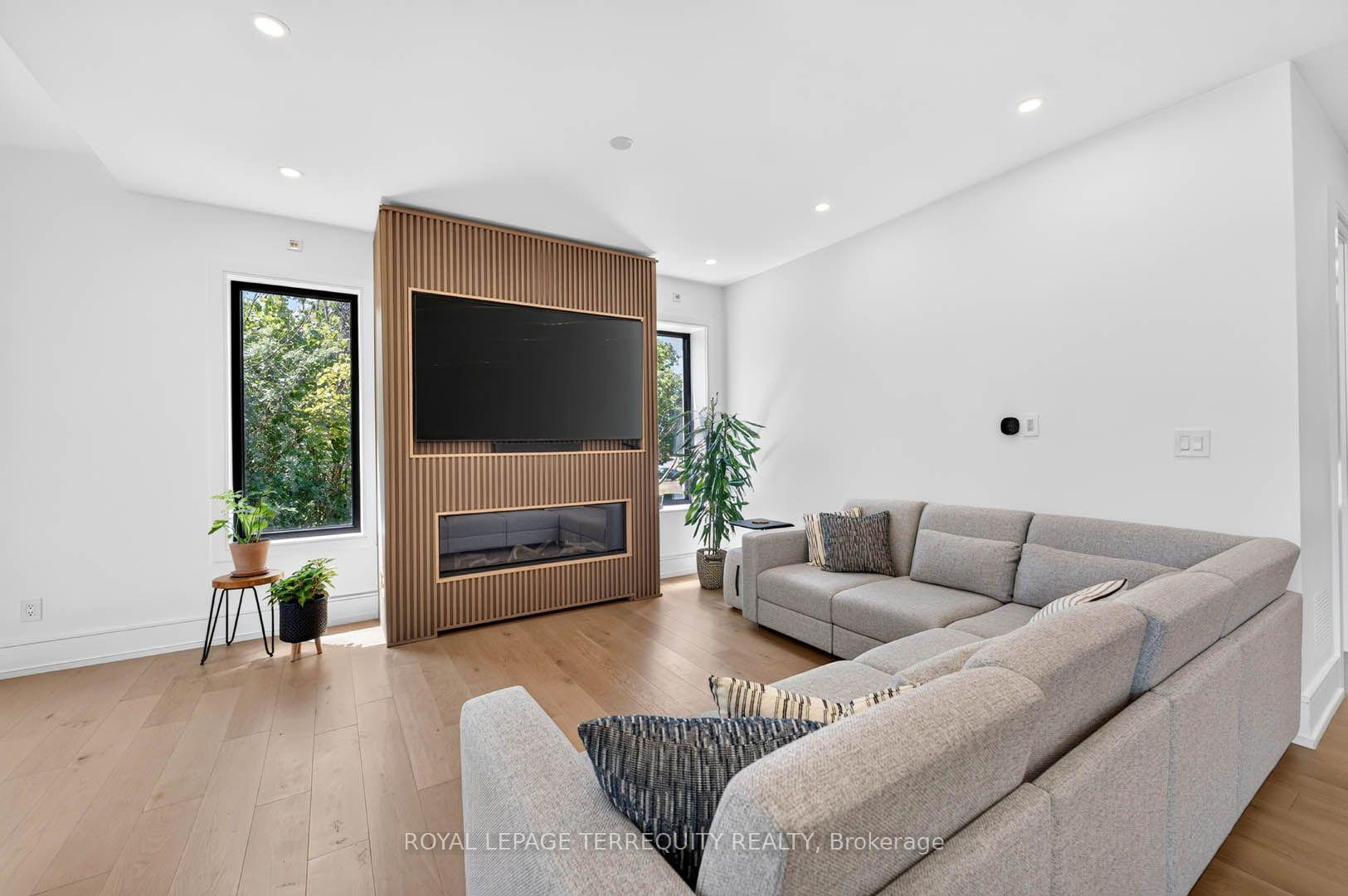 Photo 7 of 35 Tottenham Road, North York, Banbury-Don Mills — HOMEH