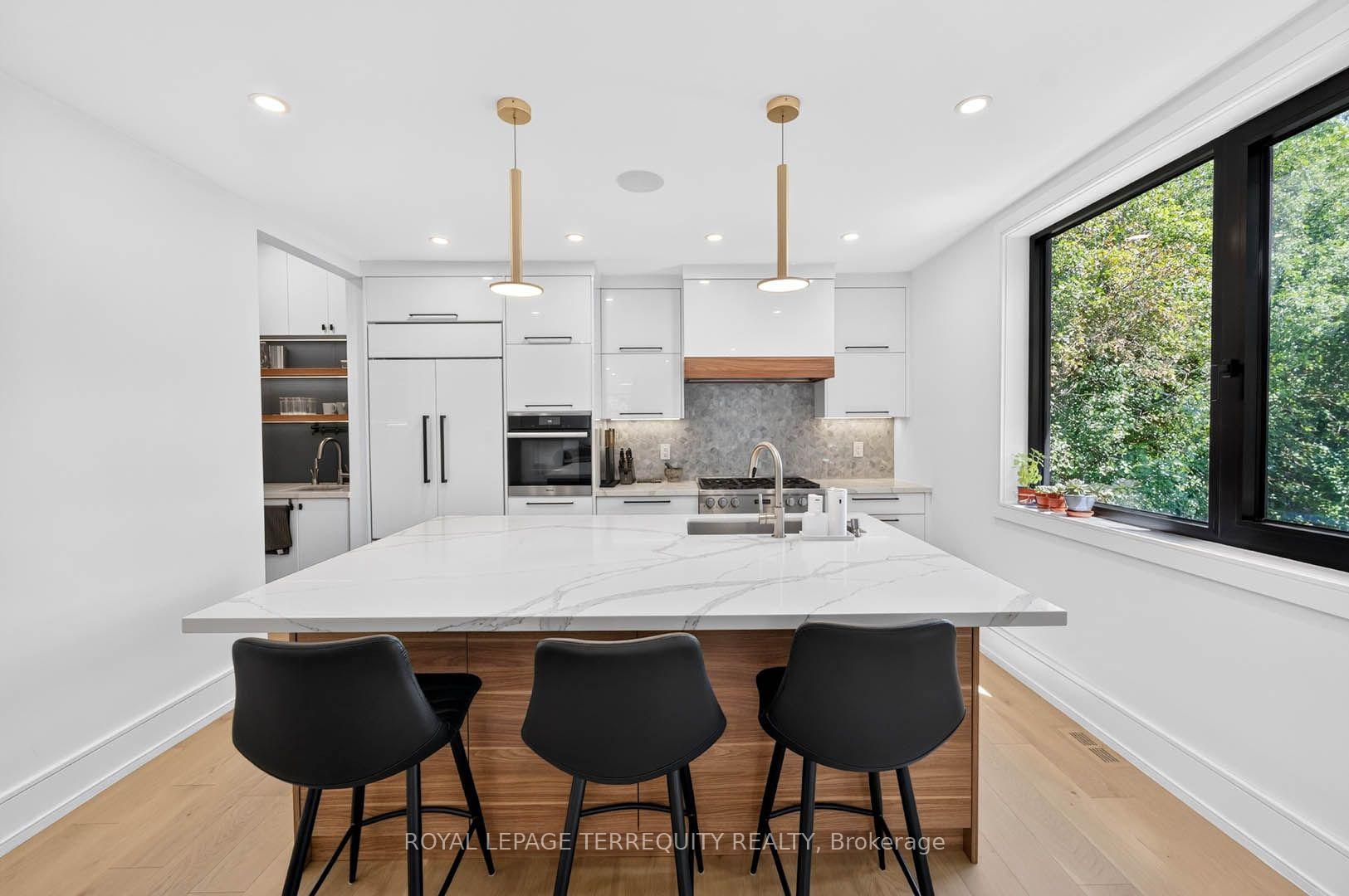 Photo 16 of 35 Tottenham Road, North York, Banbury-Don Mills — HOMEH