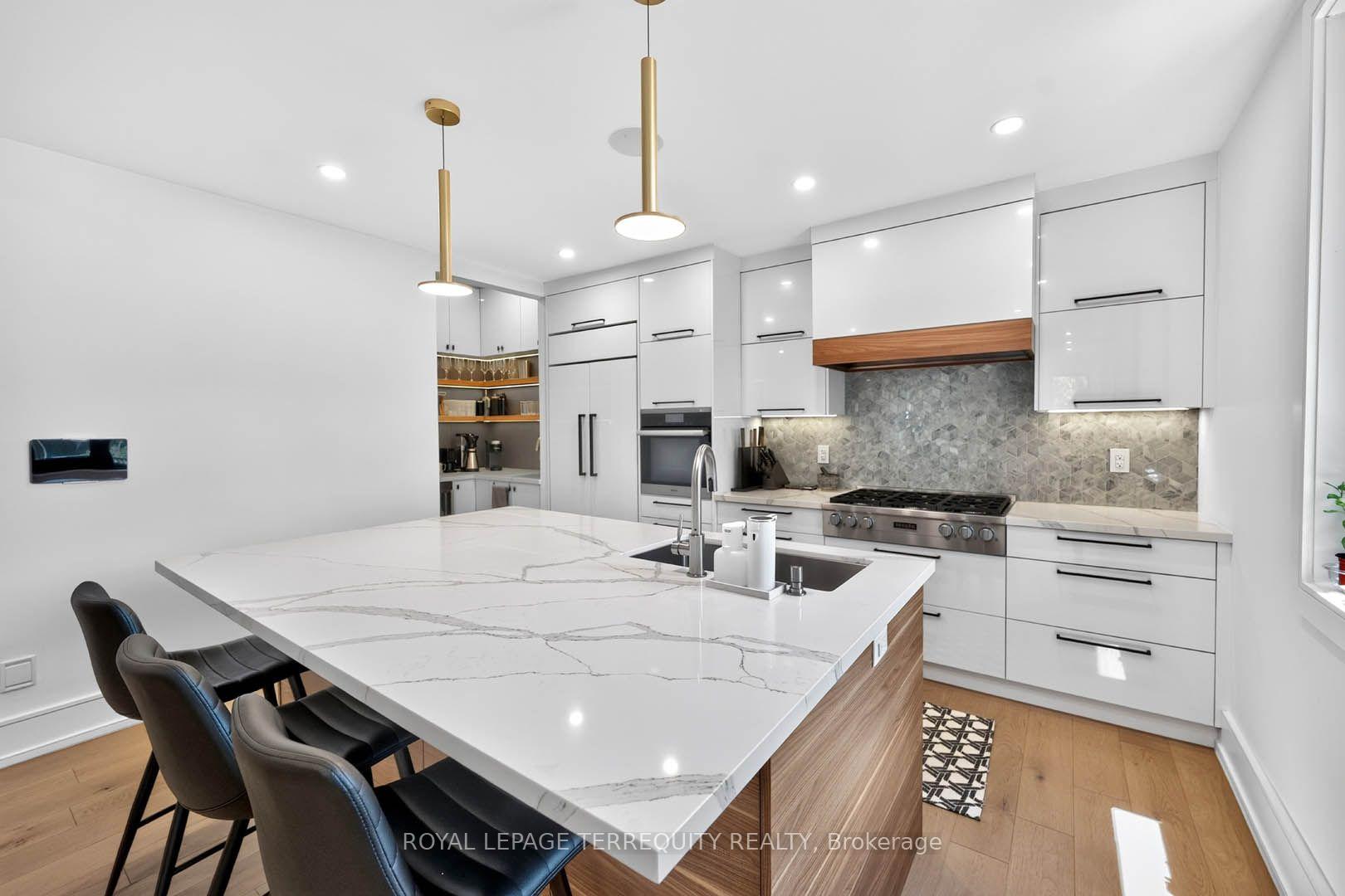 Photo 17 of 35 Tottenham Road, North York, Banbury-Don Mills — HOMEH