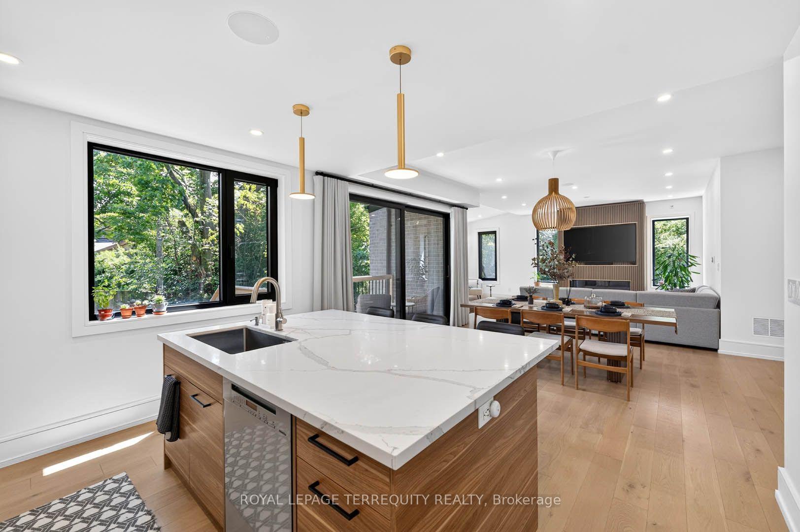 Photo 18 of 35 Tottenham Road, North York, Banbury-Don Mills — HOMEH