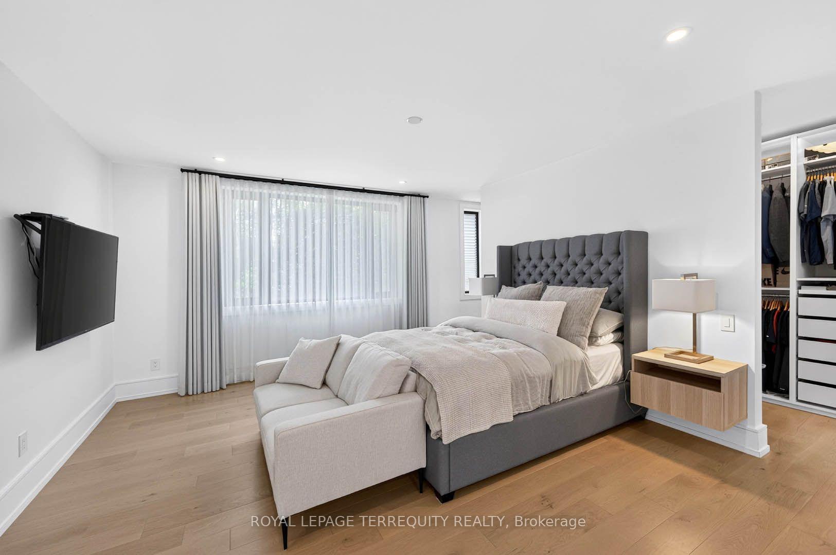 Photo 30 of 35 Tottenham Road, North York, Banbury-Don Mills — HOMEH