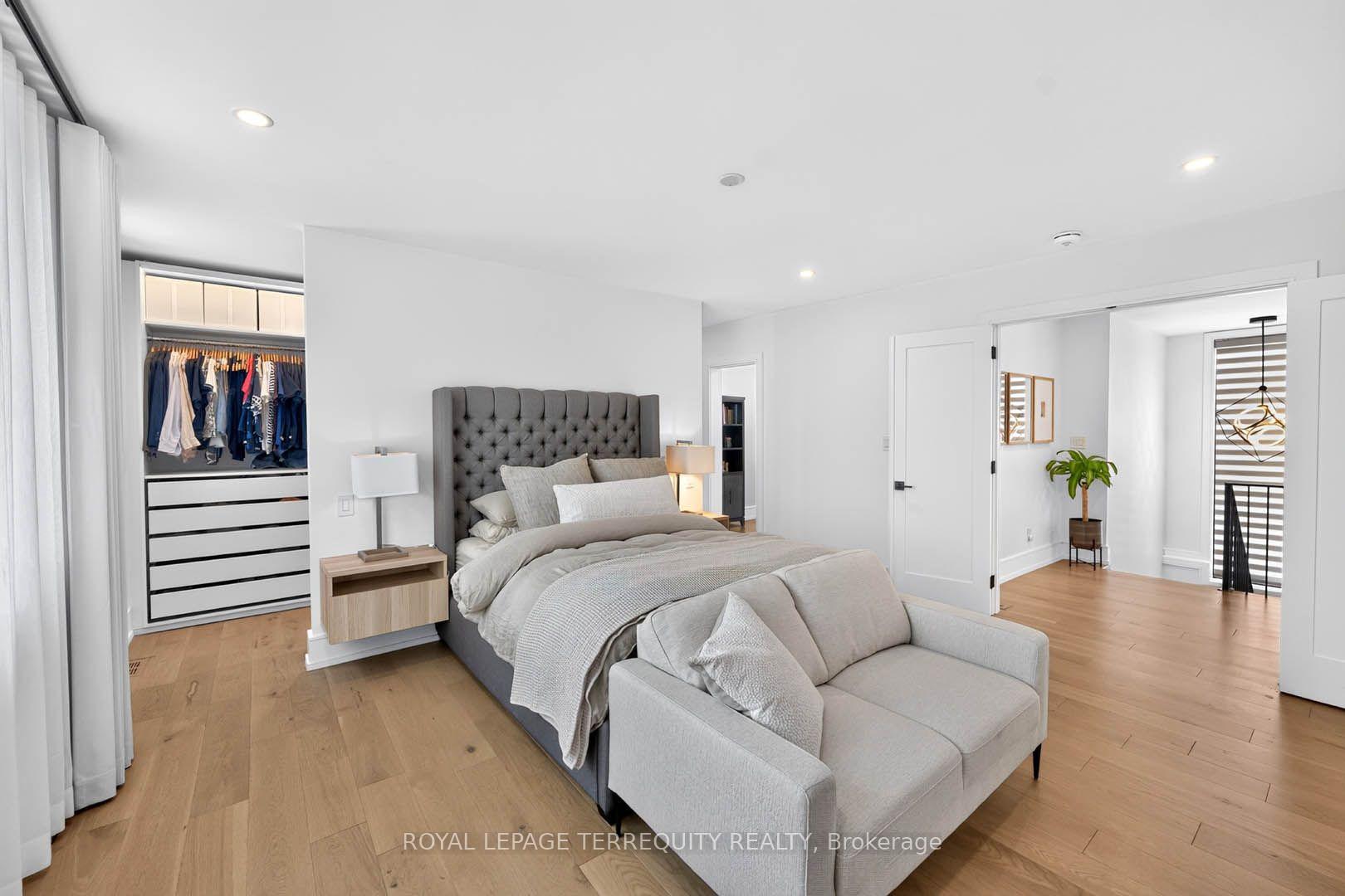 Photo 31 of 35 Tottenham Road, North York, Banbury-Don Mills — HOMEH