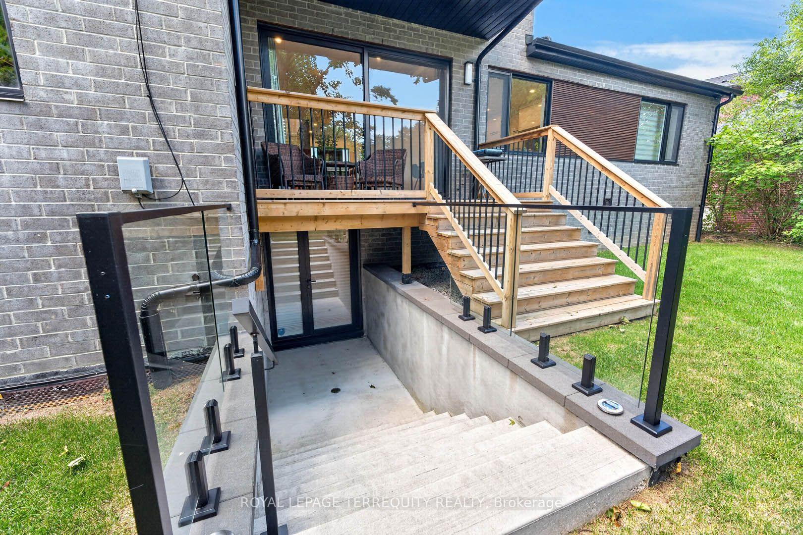 Photo 38 of 35 Tottenham Road, North York, Banbury-Don Mills — HOMEH