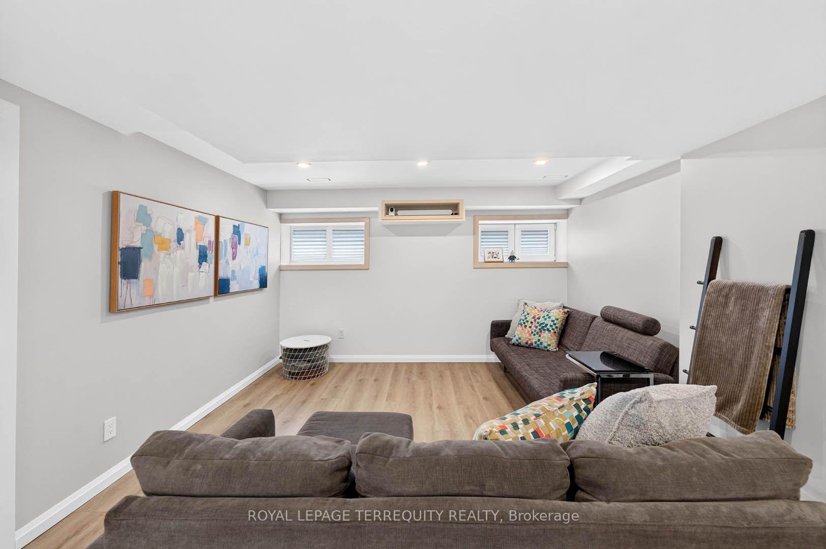 Photo 39 of 35 Tottenham Road, North York, Banbury-Don Mills — HOMEH