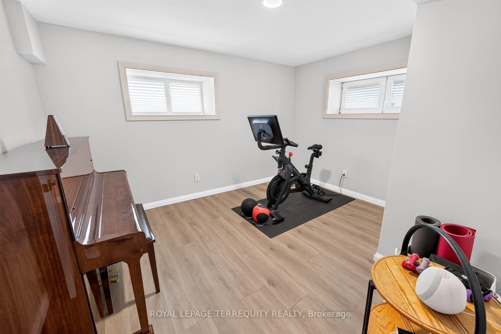 Photo 42 of 35 Tottenham Road, North York, Banbury-Don Mills — HOMEH